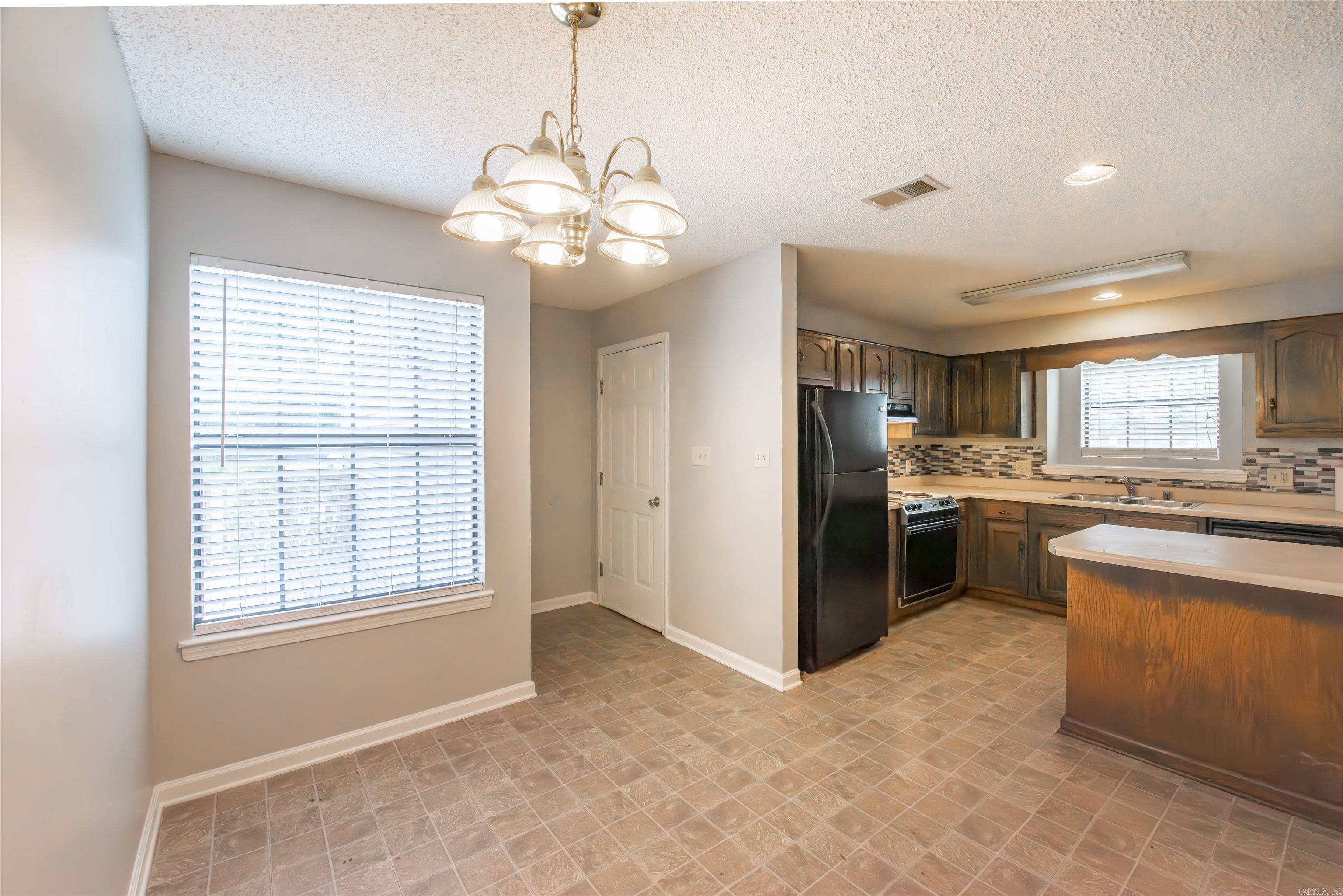 PLEASANT OAKS - Residential