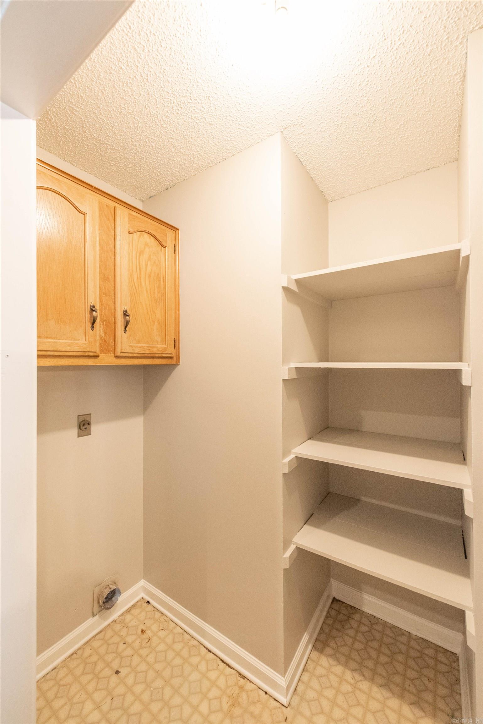 PLEASANT OAKS - Residential