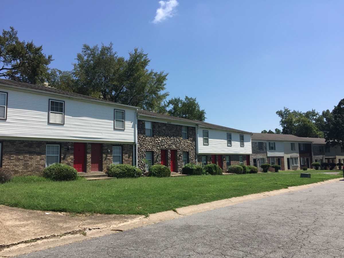 Nice 2 bed 2 bath townhomes sold outside of MLS.