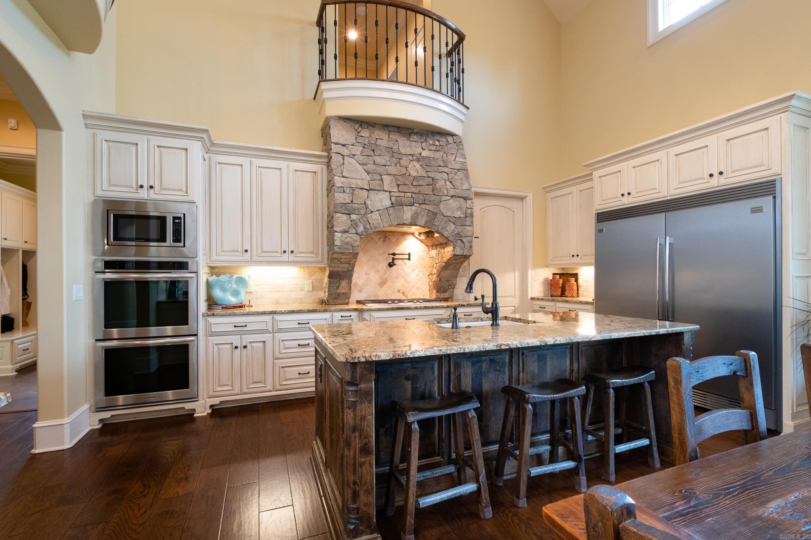 MAXINES REPL OF MILLS MTN EST - Residential