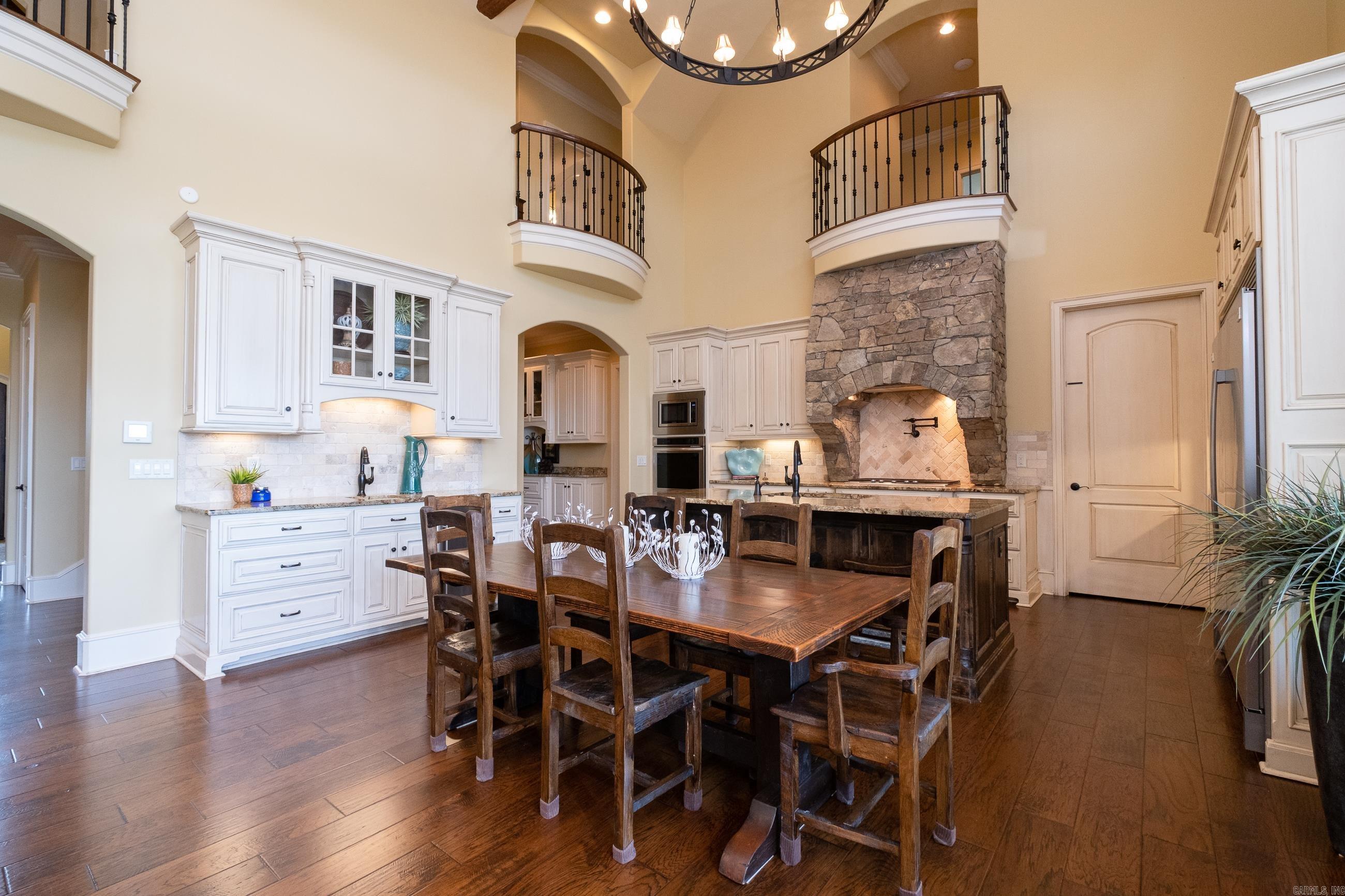 MAXINES REPL OF MILLS MTN EST - Residential