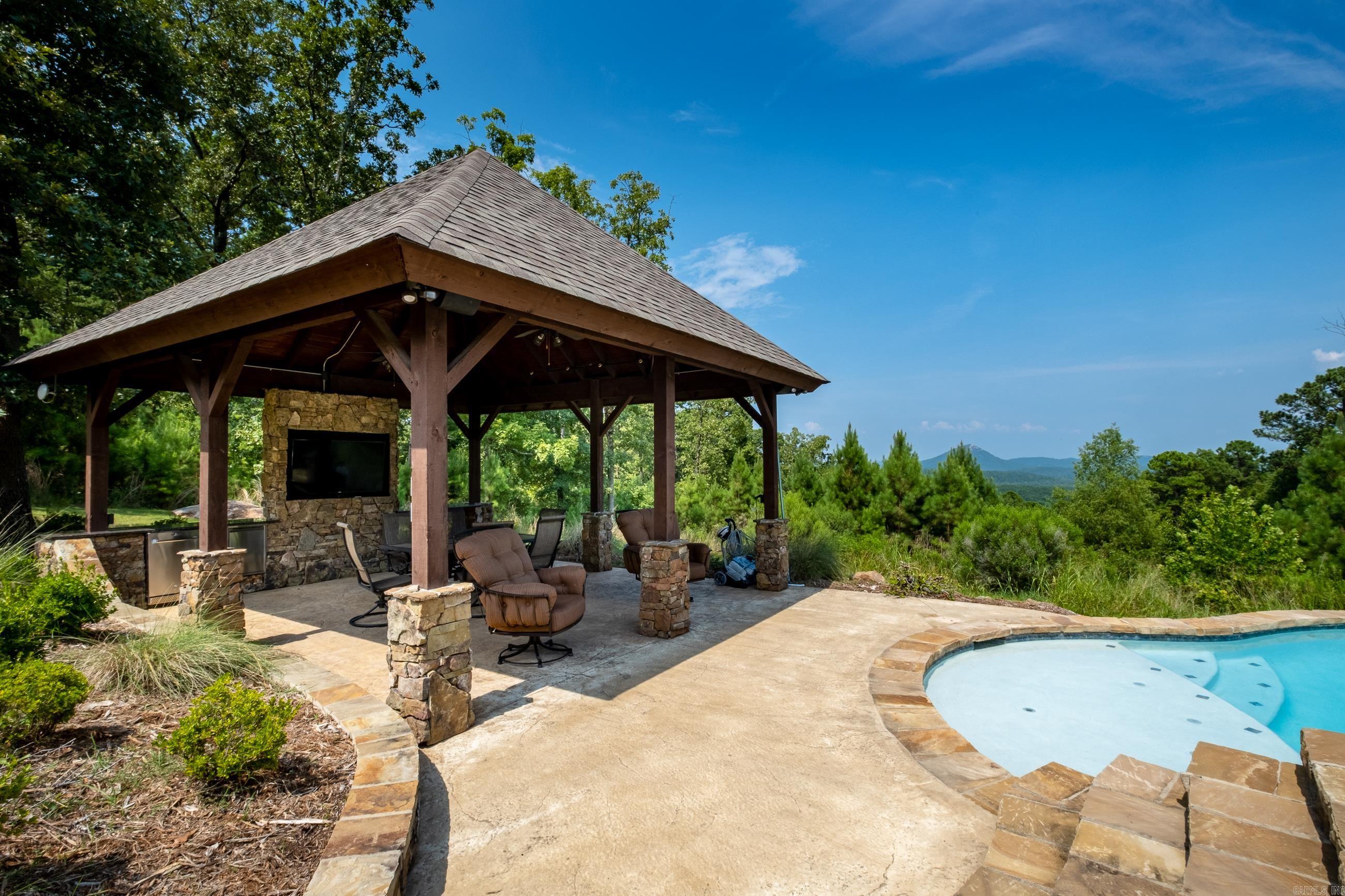 MAXINES REPL OF MILLS MTN EST - Residential