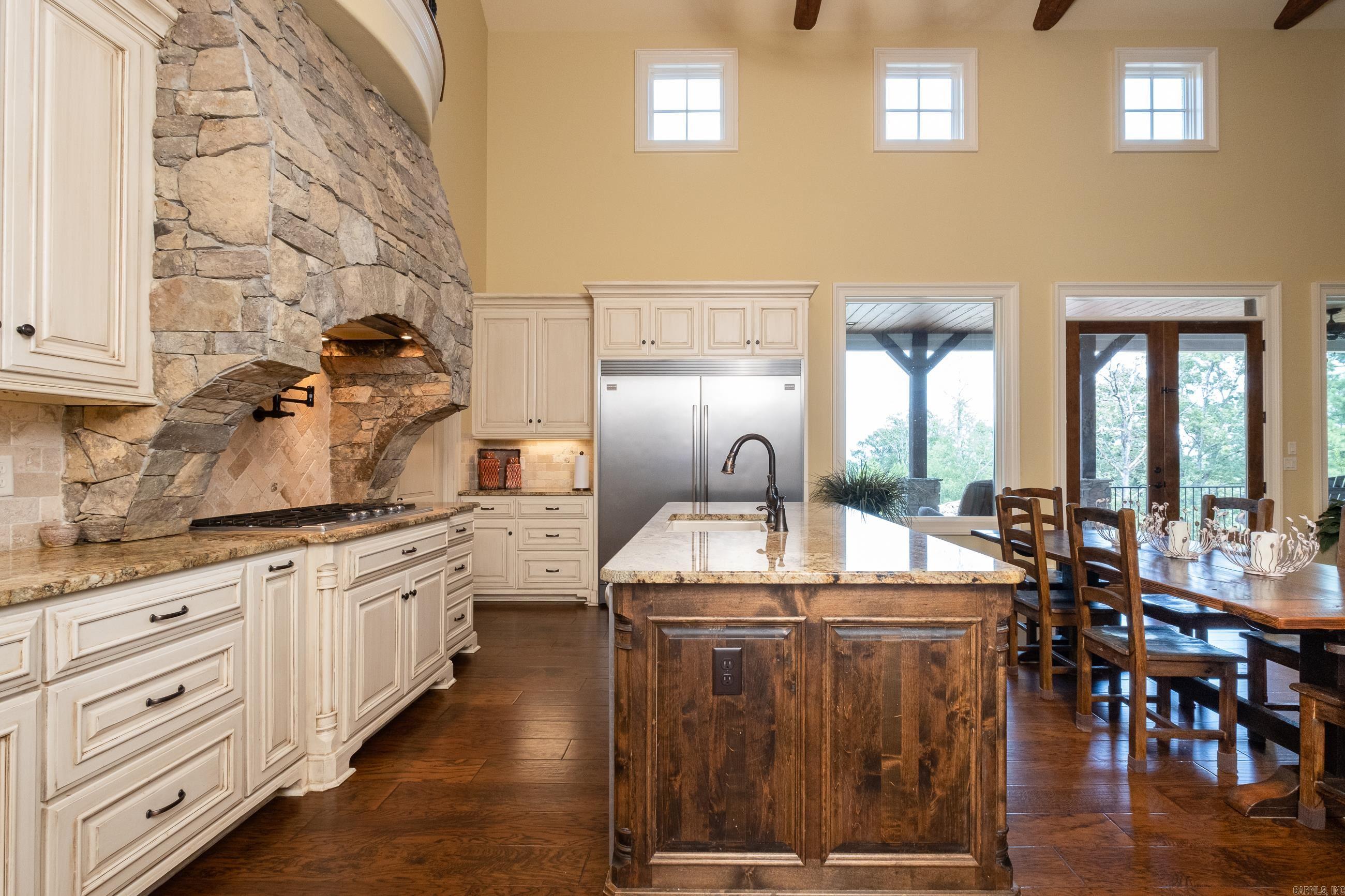 MAXINES REPL OF MILLS MTN EST - Residential