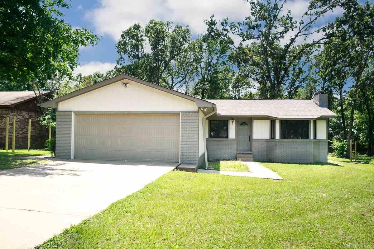 Great renovated top to bottom 3bedroom, 2 bath home, close to base, almost an entire acre but yet closet to town, this won't last