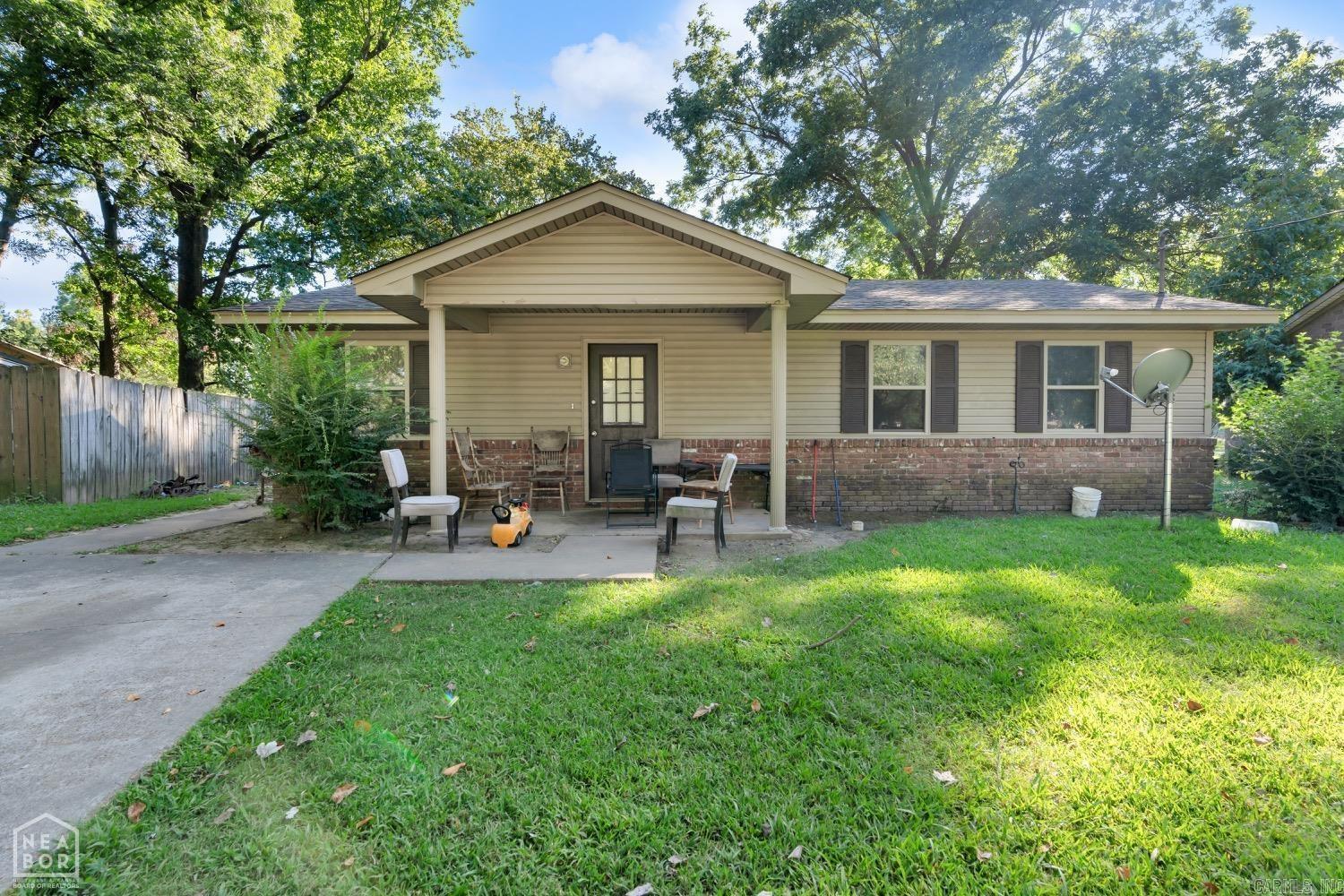 Great investment, or first time home buyer opportunity! 3 bedroom, 2 bath home in the Jonesboro School District! Call to schedule a showing today!