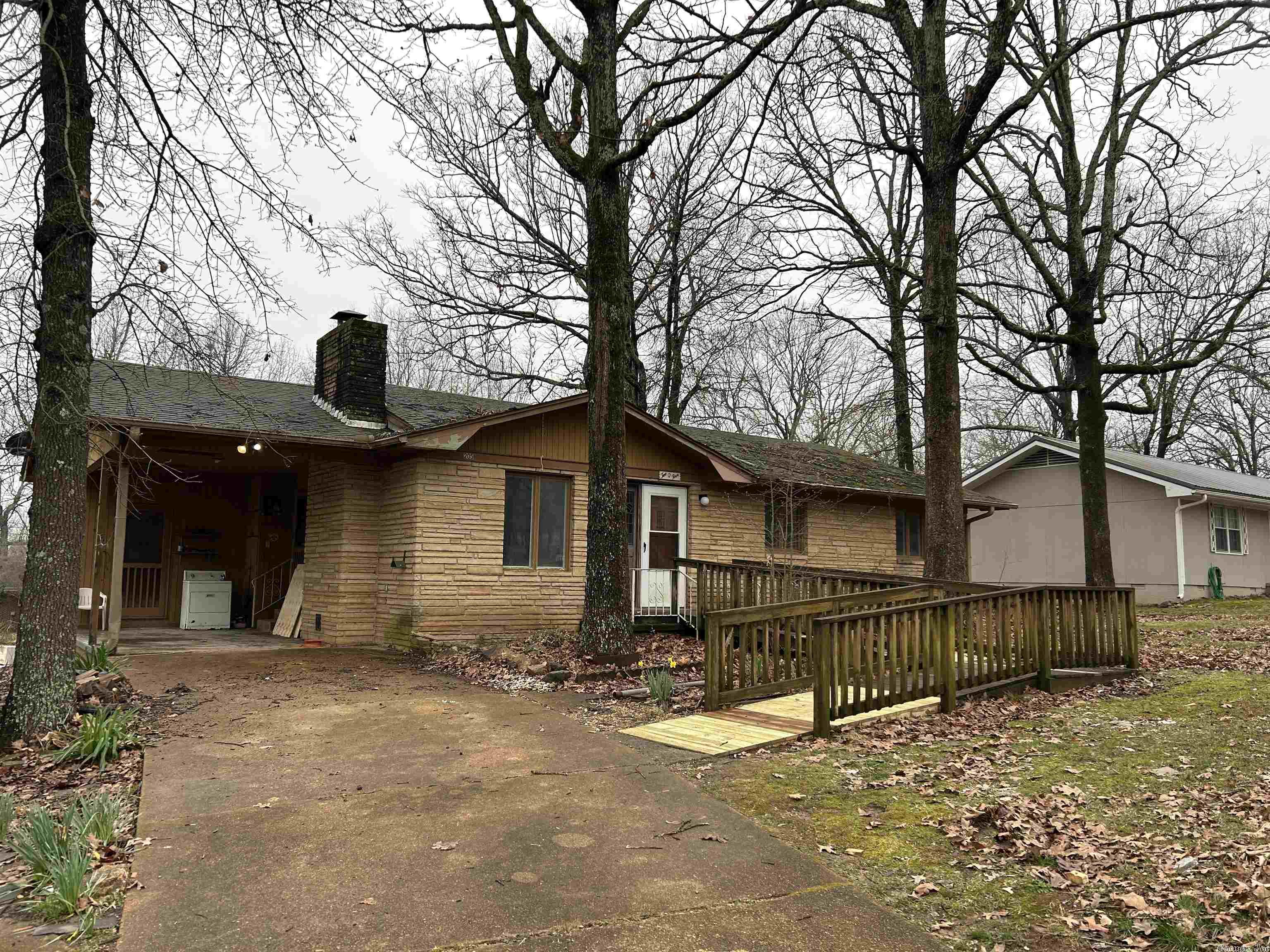 3 bedroom 2 bath home over 1300 sq ft. Newly remodeled: kitchen/dining room and laundry room.  New luxury vinyl plank flooring throughout. Spacious kitchen with a new Epoxy countertop, island with storage. All electric home and wood burning fireplace.  Handicap accessible with ramp in front and fold down seat in shower.  Walk-in shower in main and bathroom in largest bedroom.  One car carport with storage and extra parking pad. Horseshoe Bend amenities include 3 lakes, 2 golf courses, pool, library and more. Only a few blocks to Crown Lake public access. Each adult 18+ must complete an application. Liab/Renter's insurance required. $20 added to rent for pest control.  Security deposit (same as rent) required. Approved pets $150 deposit per pet.