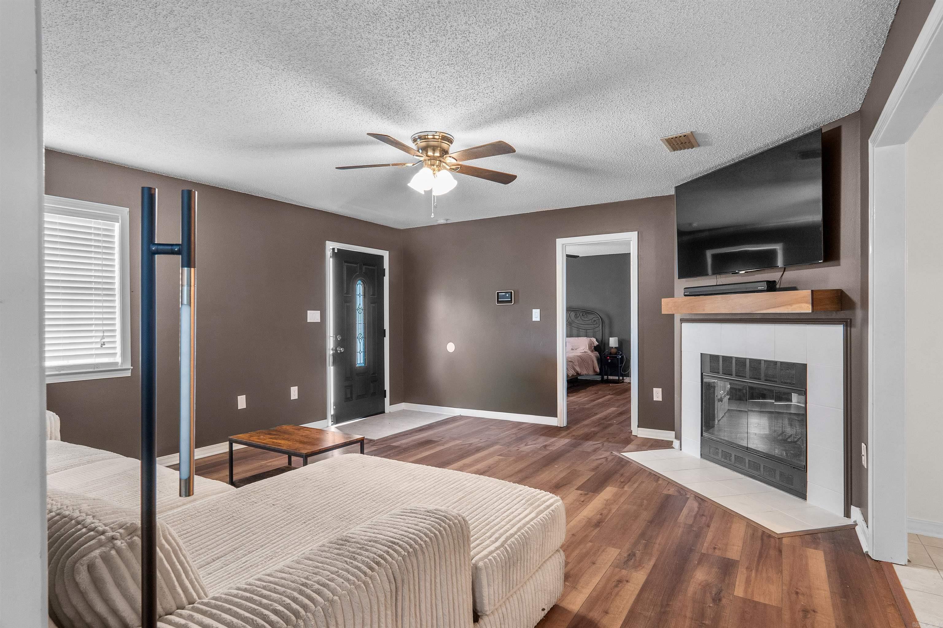 COUNTRY WOOD SUB UNIT - Residential