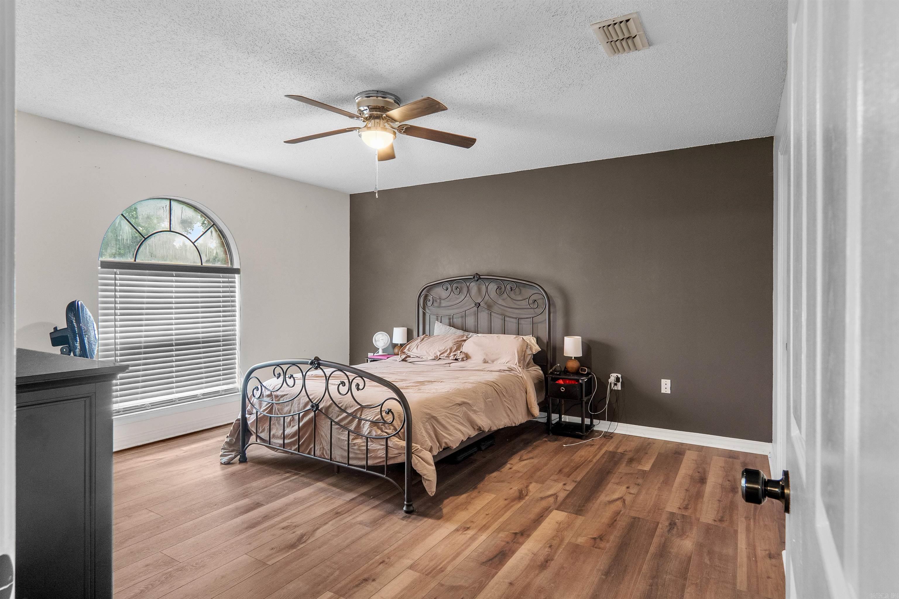 COUNTRY WOOD SUB UNIT - Residential