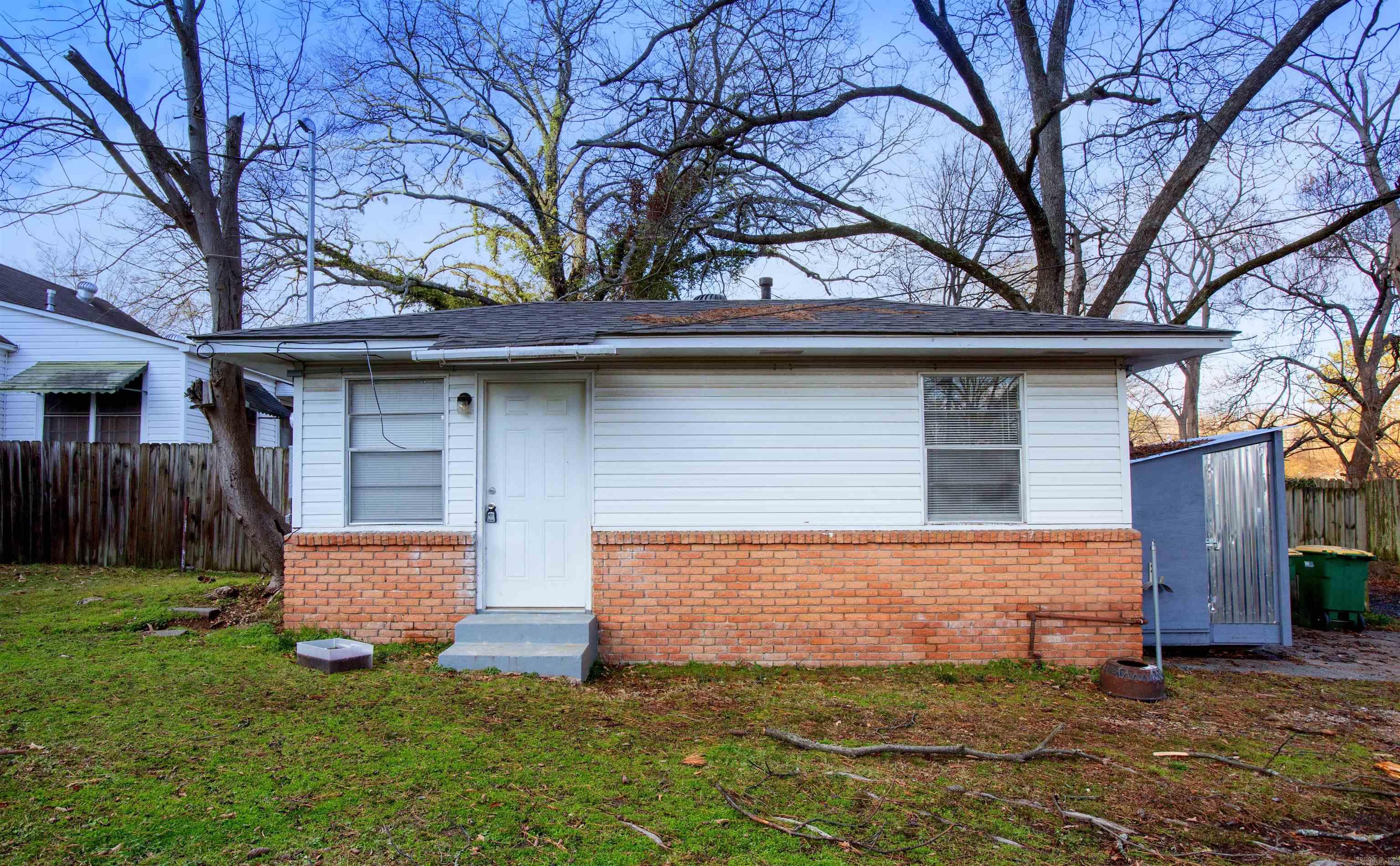 MOVE IN SPECIAL! HALF OFF FIRST MONTH’S RENT! Backyard studio apartment in North Little Rock that is currently being remodeled. The lease for this property is for 18 months with a 3% increase after the first year. Income has to be 3x the amount of rent unless you have a housing voucher.