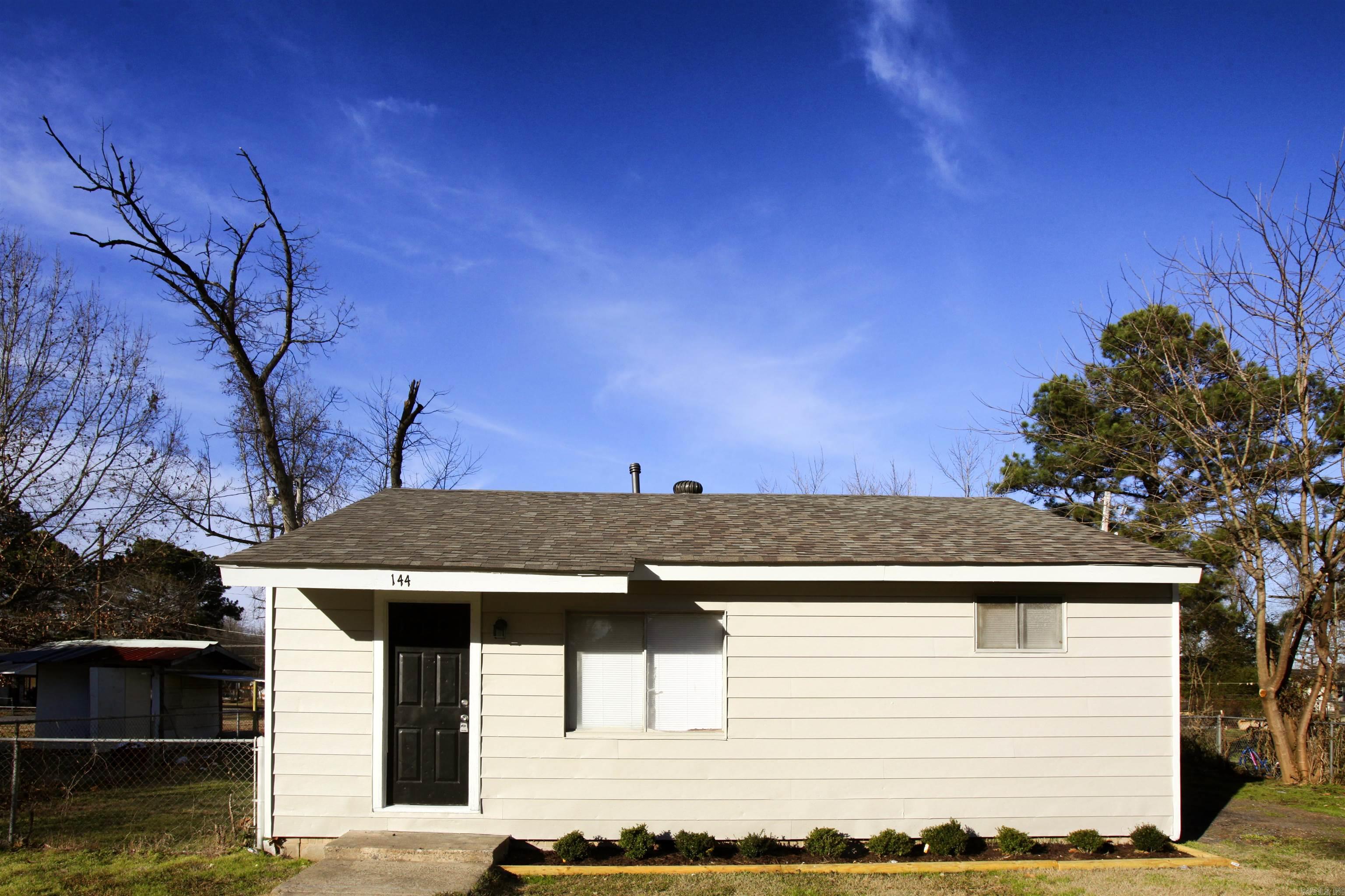 Cozy 2BD home in Jacksonville for rent. Nice size yard with fence. The lease for this property is for two years with a 3% increase after the first year. Income has to be three times the amount of rent. NO SECTION 8.
