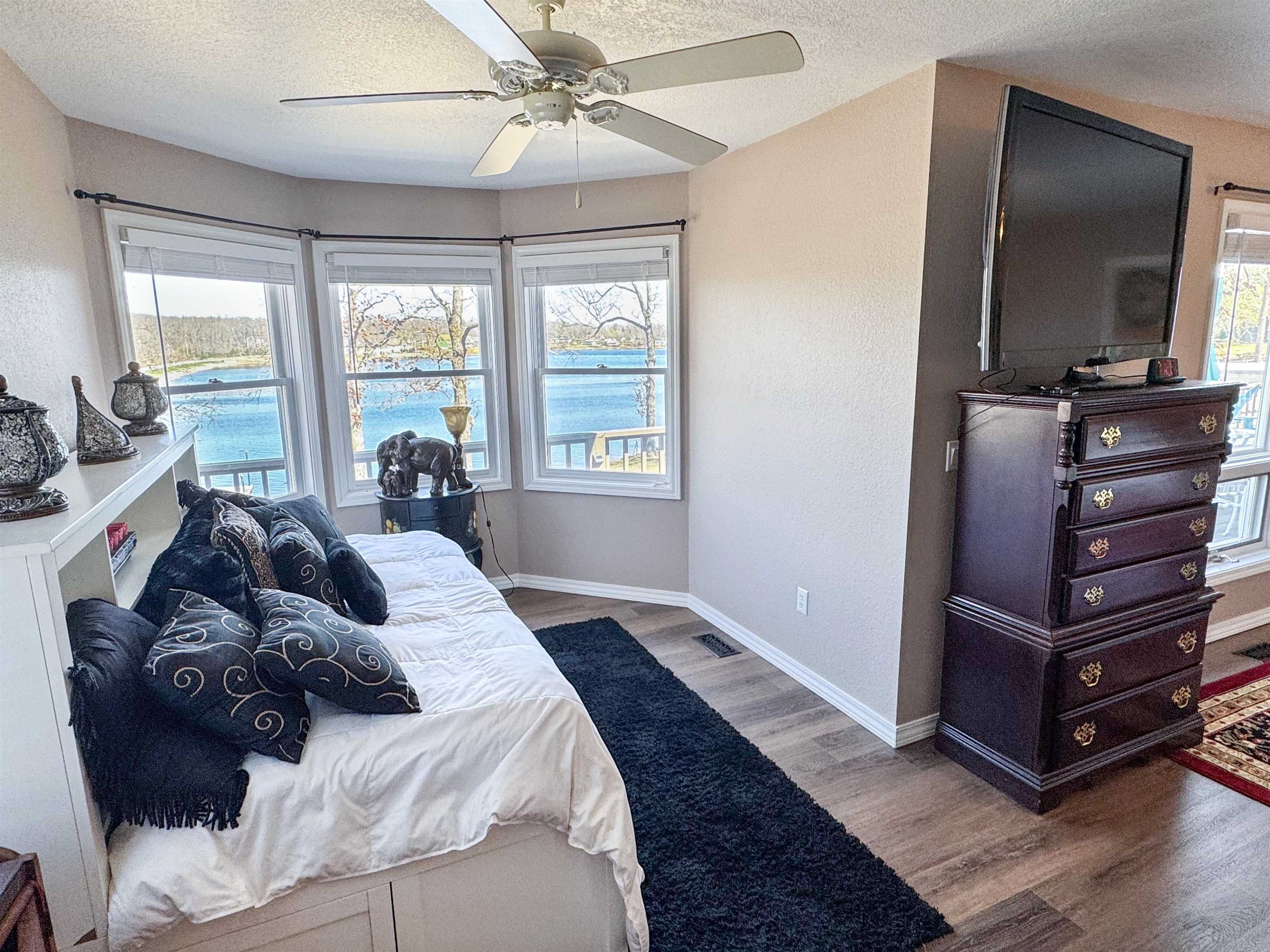 SOUTH SHORE - Residential