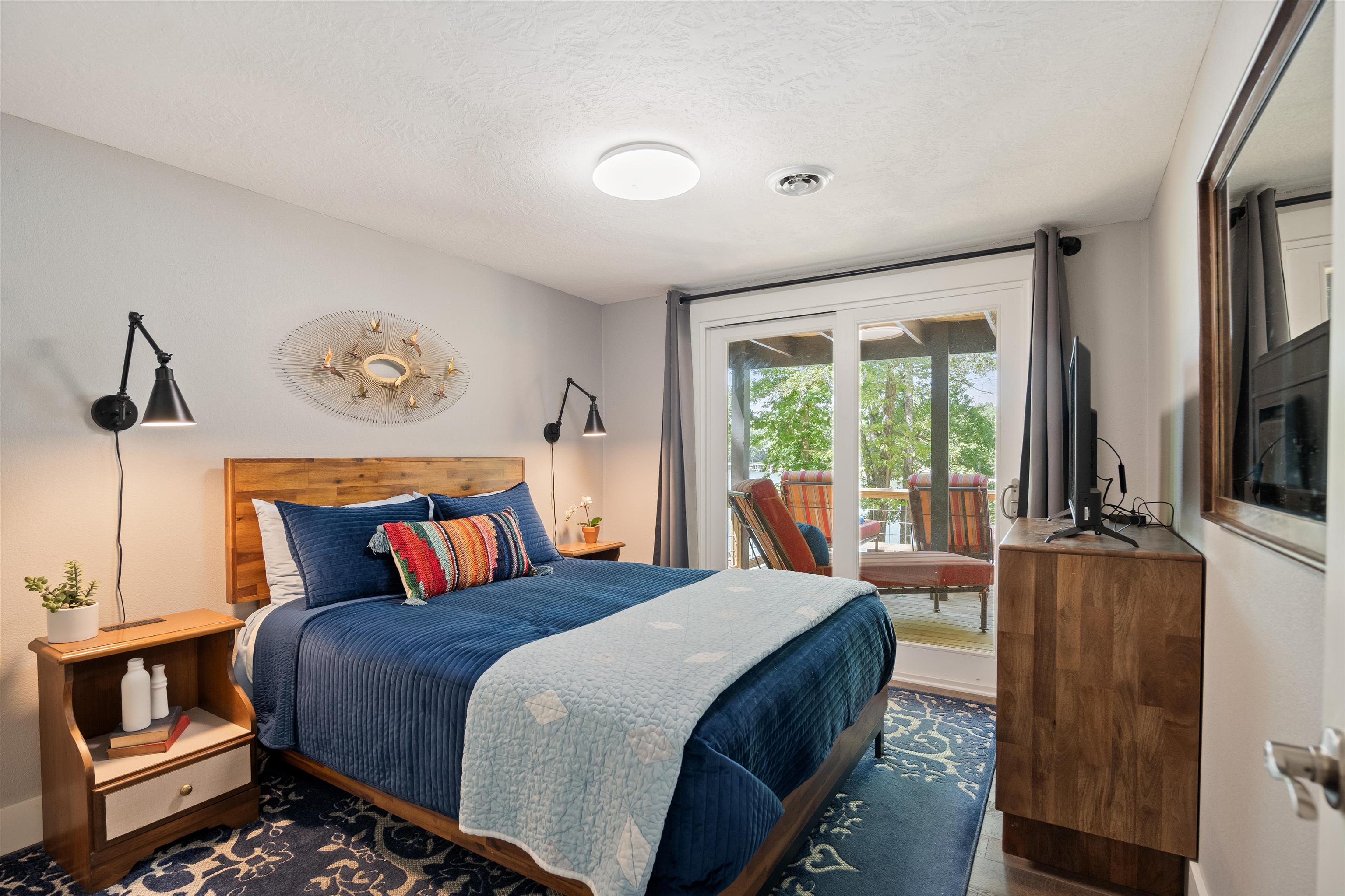 THUNDERBIRD - Residential