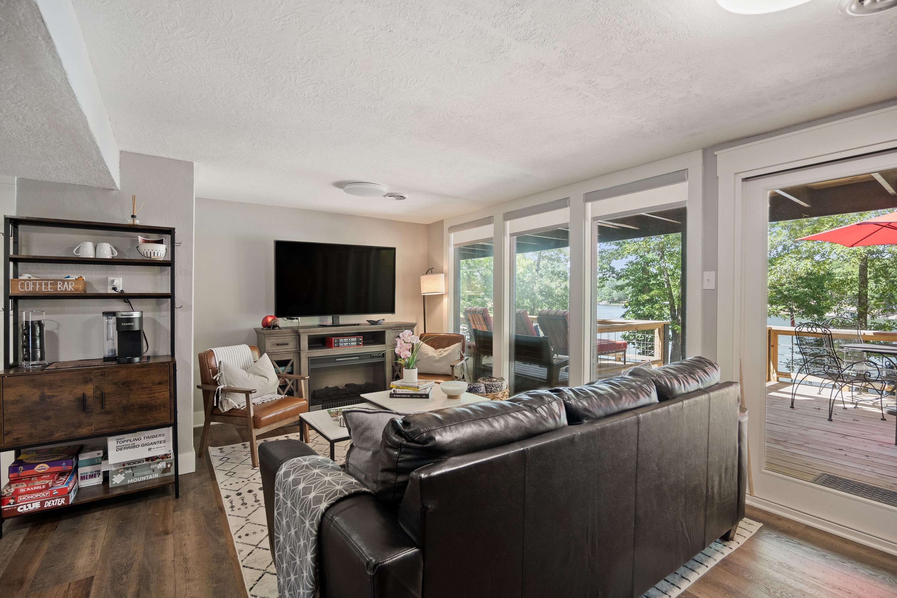 THUNDERBIRD - Residential