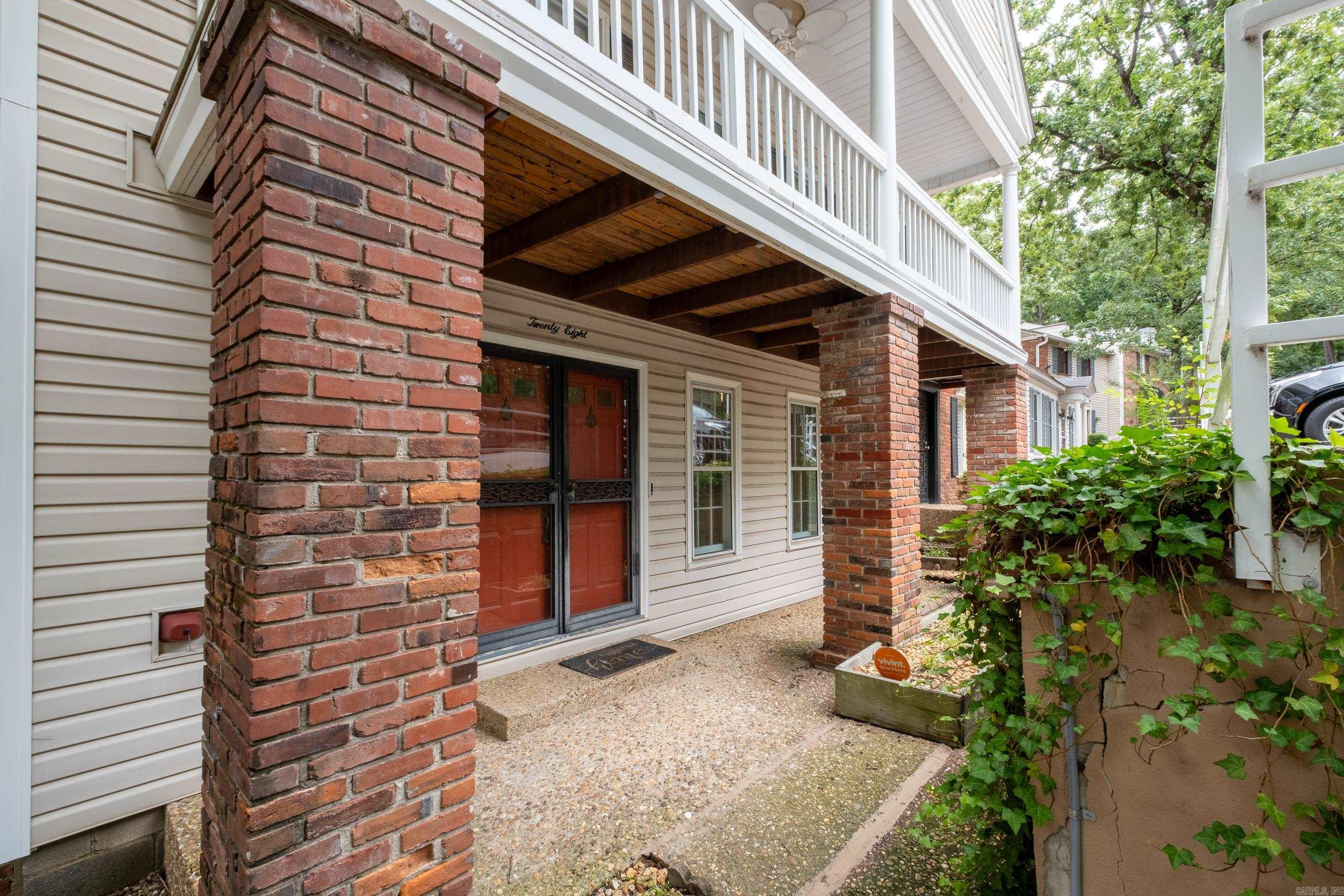 KINGSBRIDGE TWNHSE - Residential