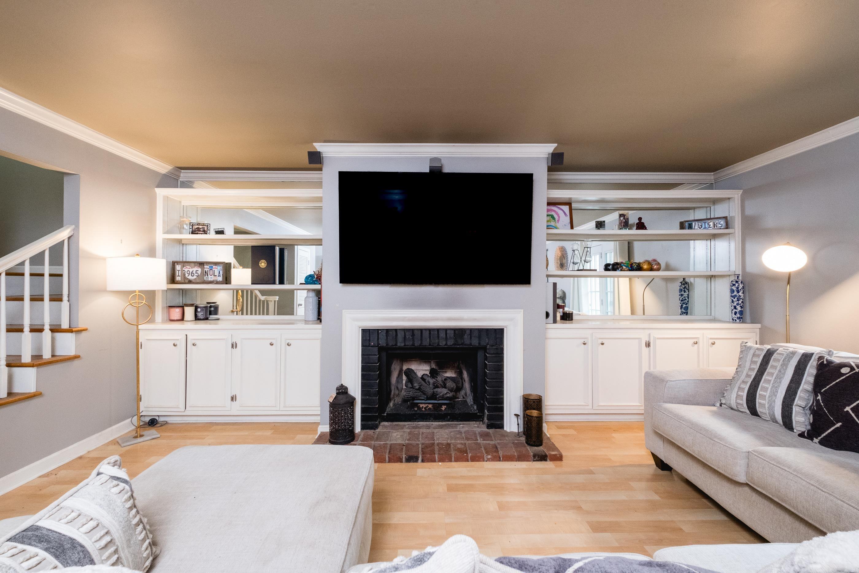 KINGSBRIDGE TWNHSE - Residential
