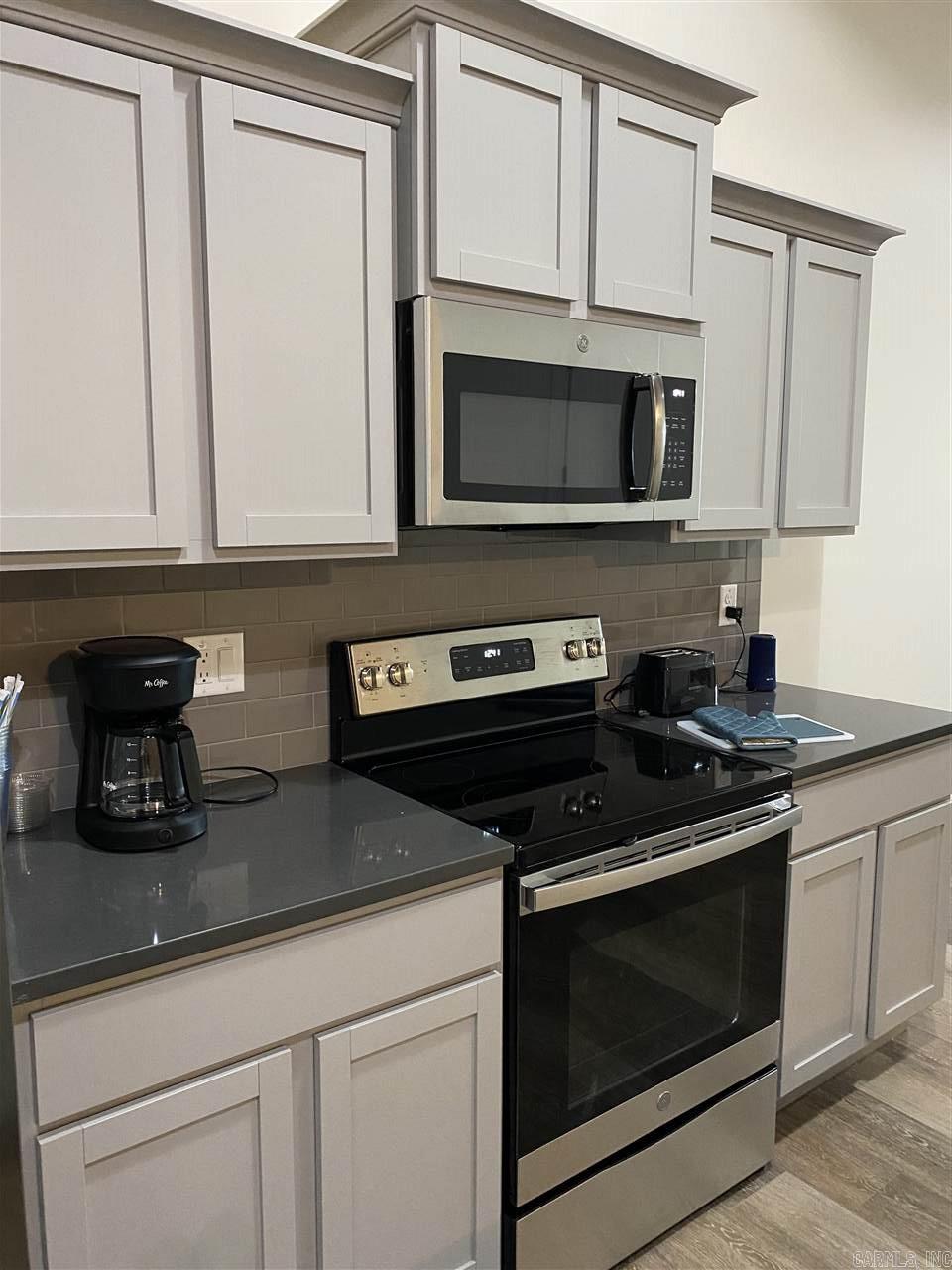 Fully furnished two bedroom two bathroom apartment located in the heart of downtown Benton. Minimum of a 3 month lease. Great space for corporate rental, traveling nurse or if you're in between living situations. Located over restaurants that are open until 10pm.