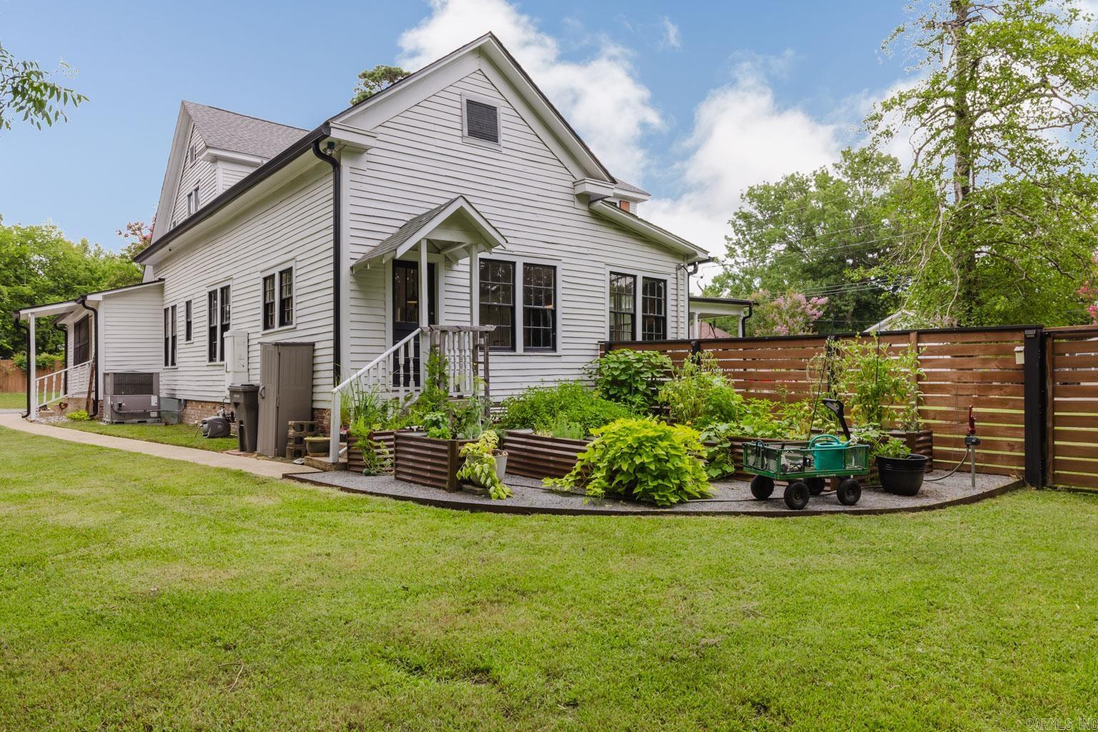 ORIGINAL TOWN-BENTON - Residential