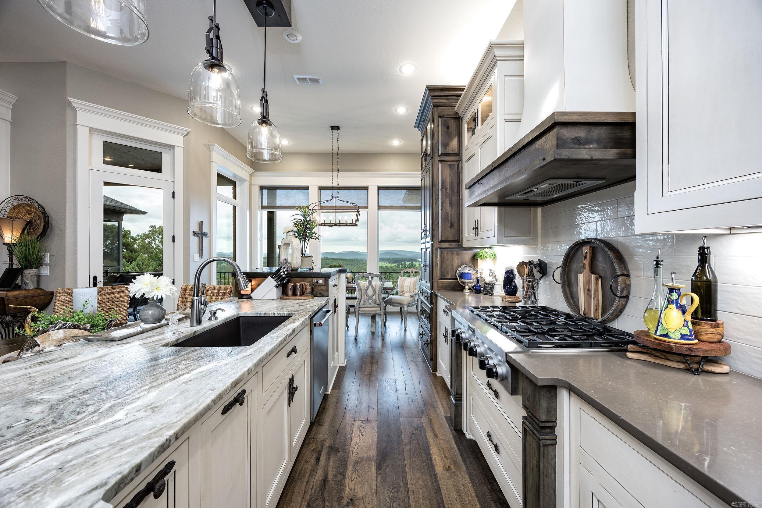 MOUNTAIN CREST ESTATES - Residential