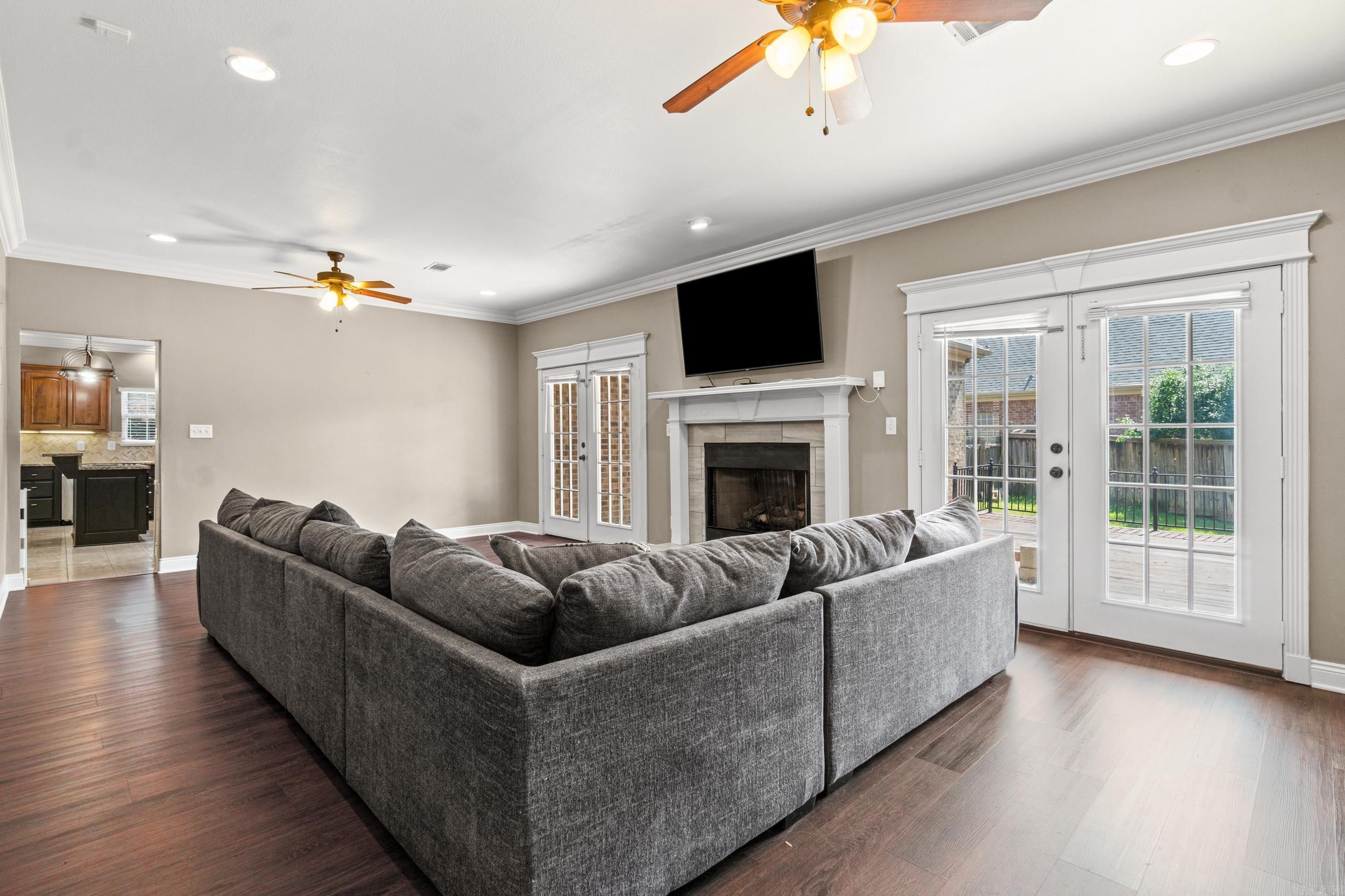LONGHILLS VILLAGE - Residential