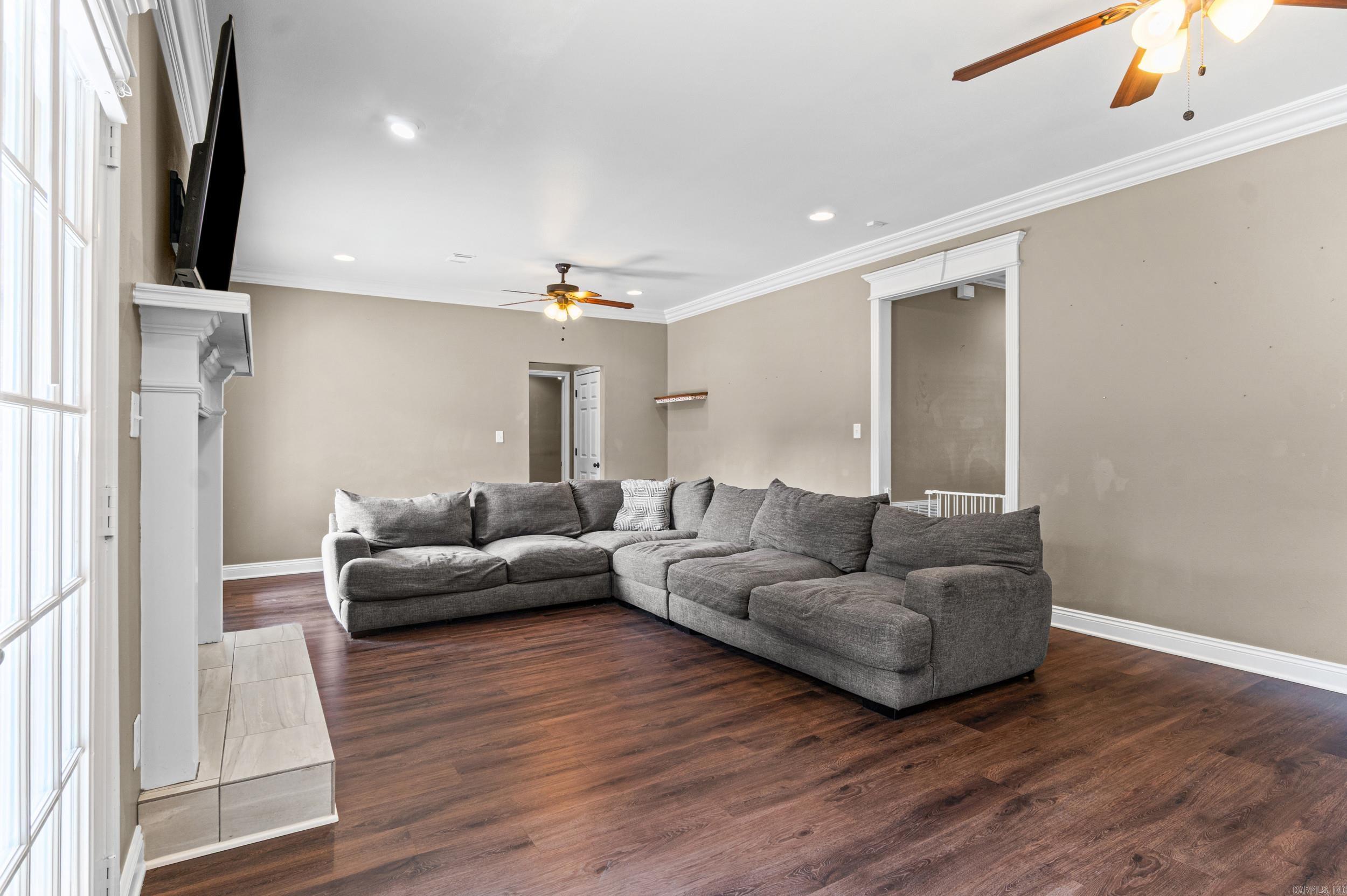 LONGHILLS VILLAGE - Residential
