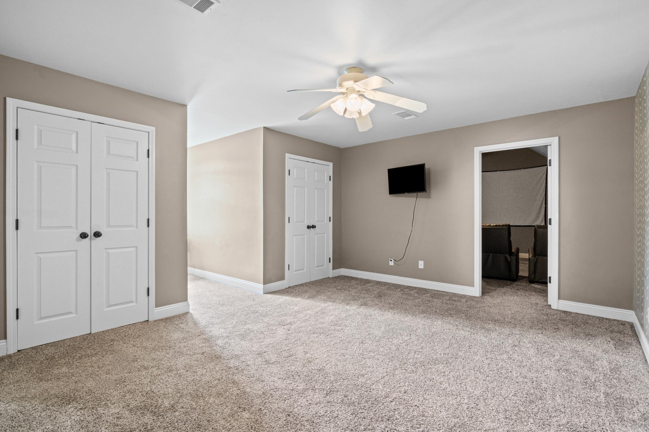 LONGHILLS VILLAGE - Residential