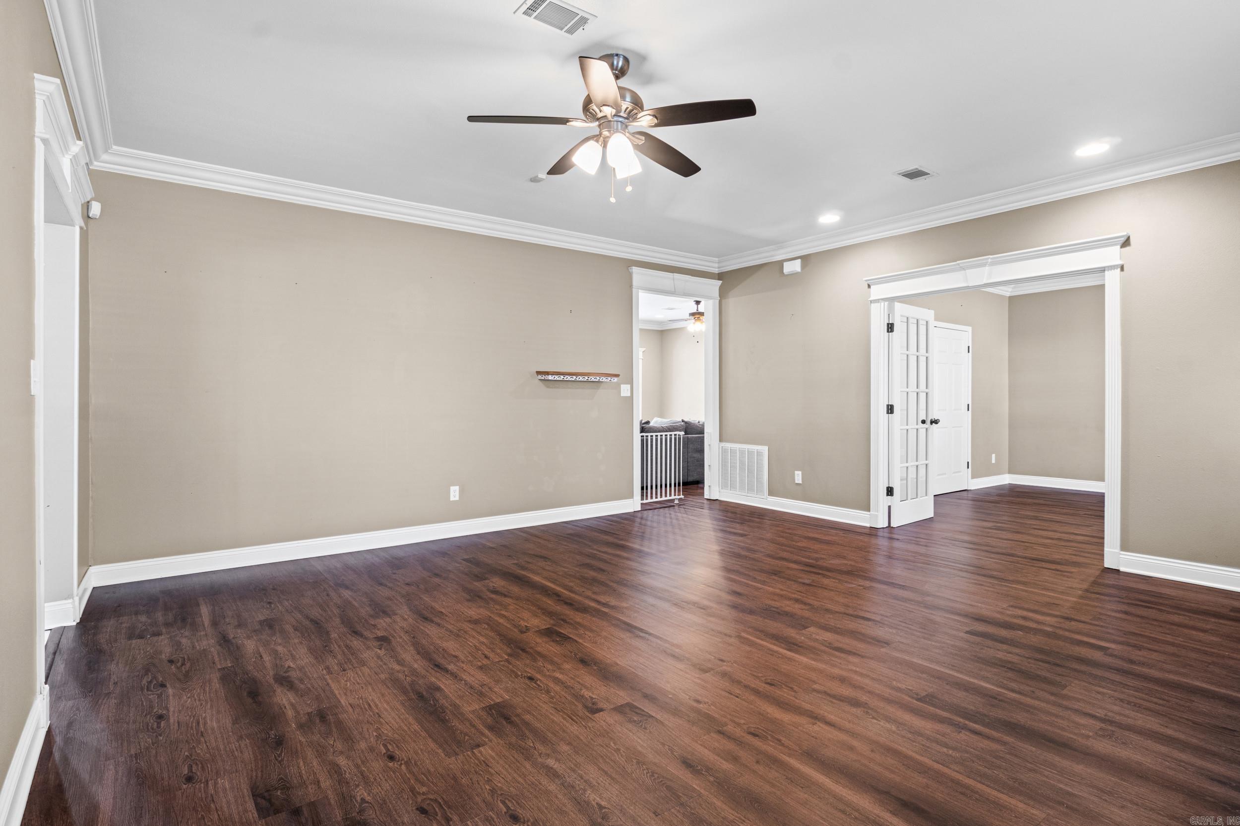LONGHILLS VILLAGE - Residential