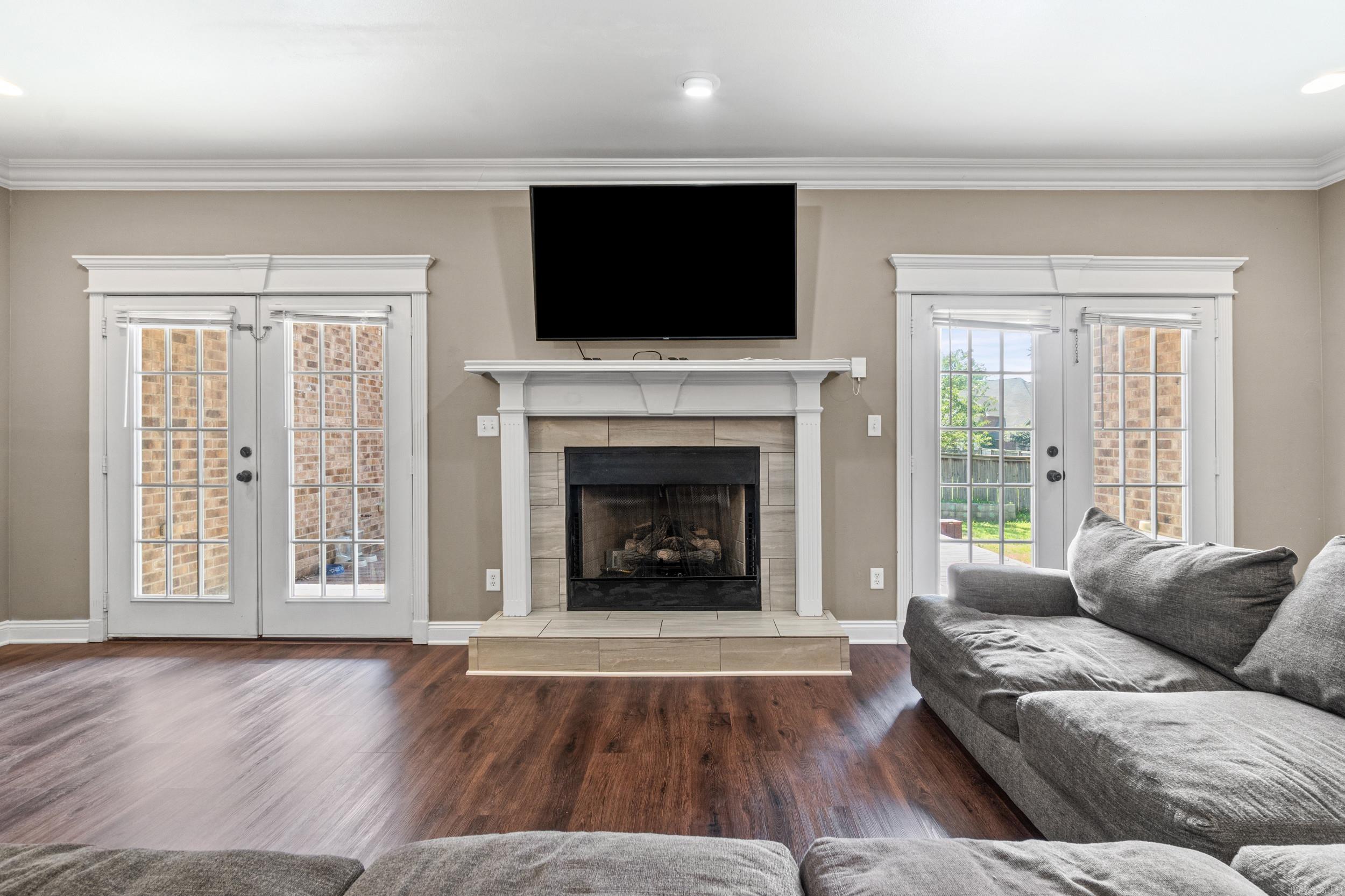 LONGHILLS VILLAGE - Residential