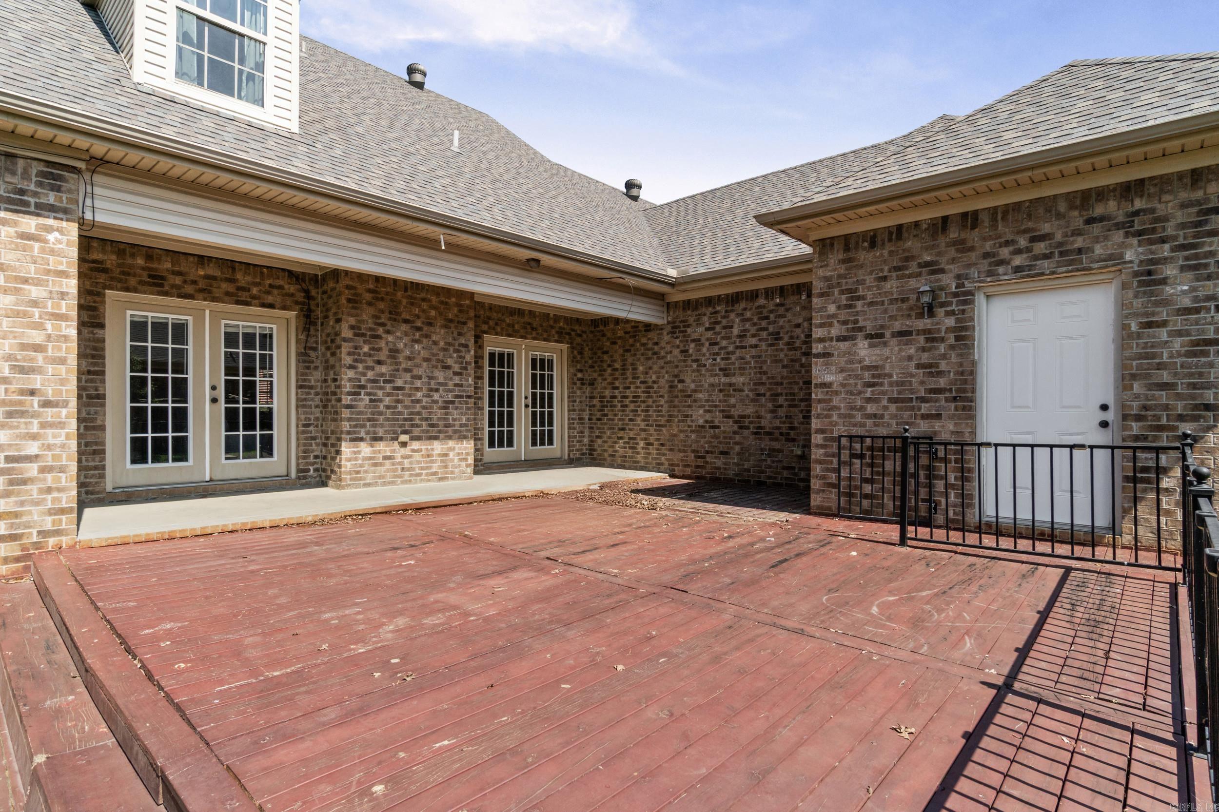 LONGHILLS VILLAGE - Residential