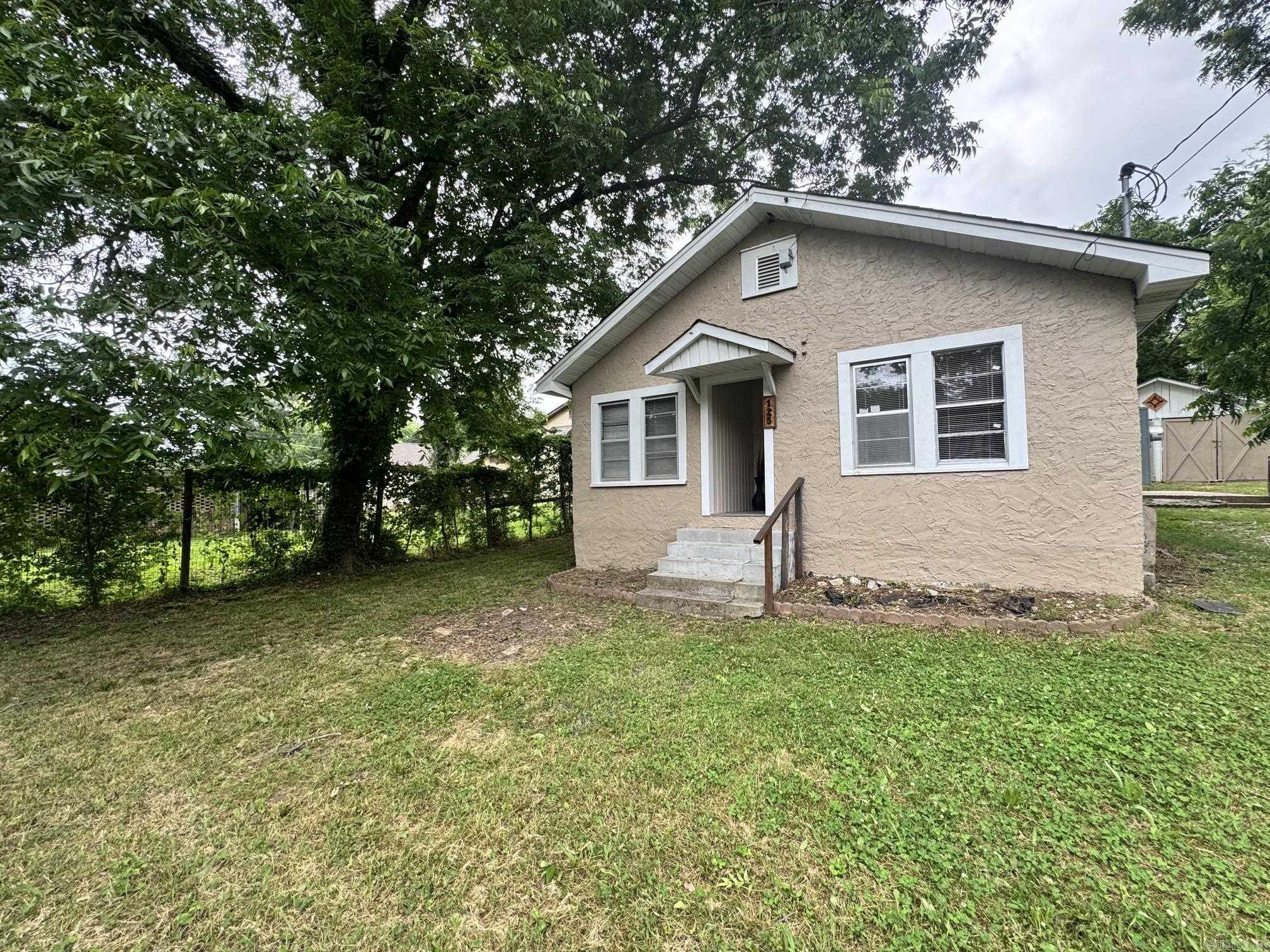 **MOVE IN SPECIAL: 1/2 OFF FIRST MONTHS RENT** Welcome to 125 Plain St in Hot Springs, AR — a well-maintained 2-bedroom, 2-bath home featuring durable no-carpet flooring throughout and a separate storage building for extra belongings. The property includes a fenced-in area ideal for privacy and safely containing outdoor items. Bright interior spaces and a straightforward layout make this residence practical and easy to maintain. Located in Hot Springs, the home offers convenient access to local amenities and services.