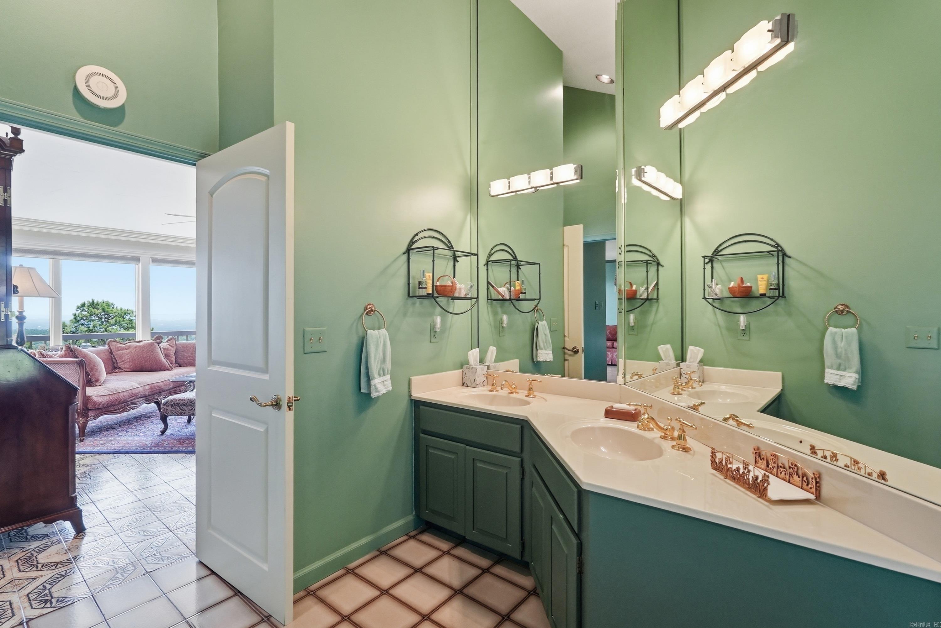 CHELSEA GLADE - Residential