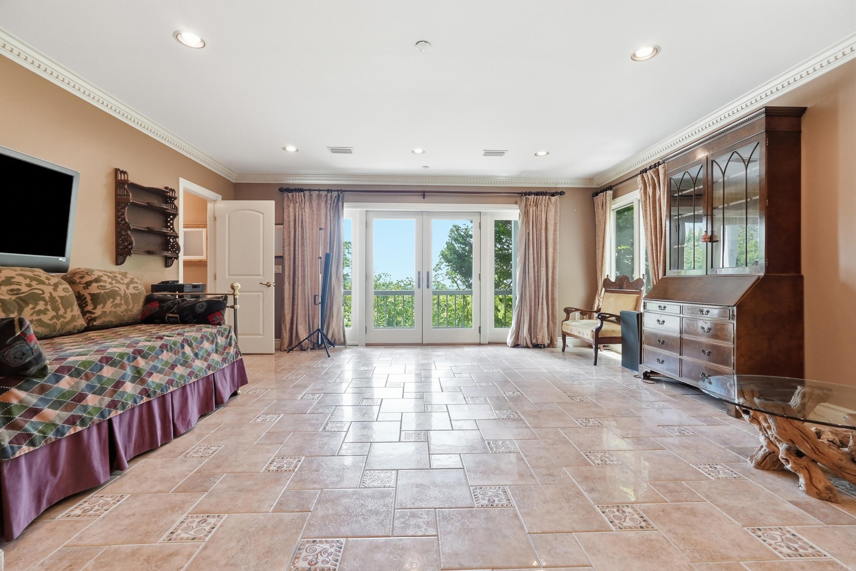 CHELSEA GLADE - Residential