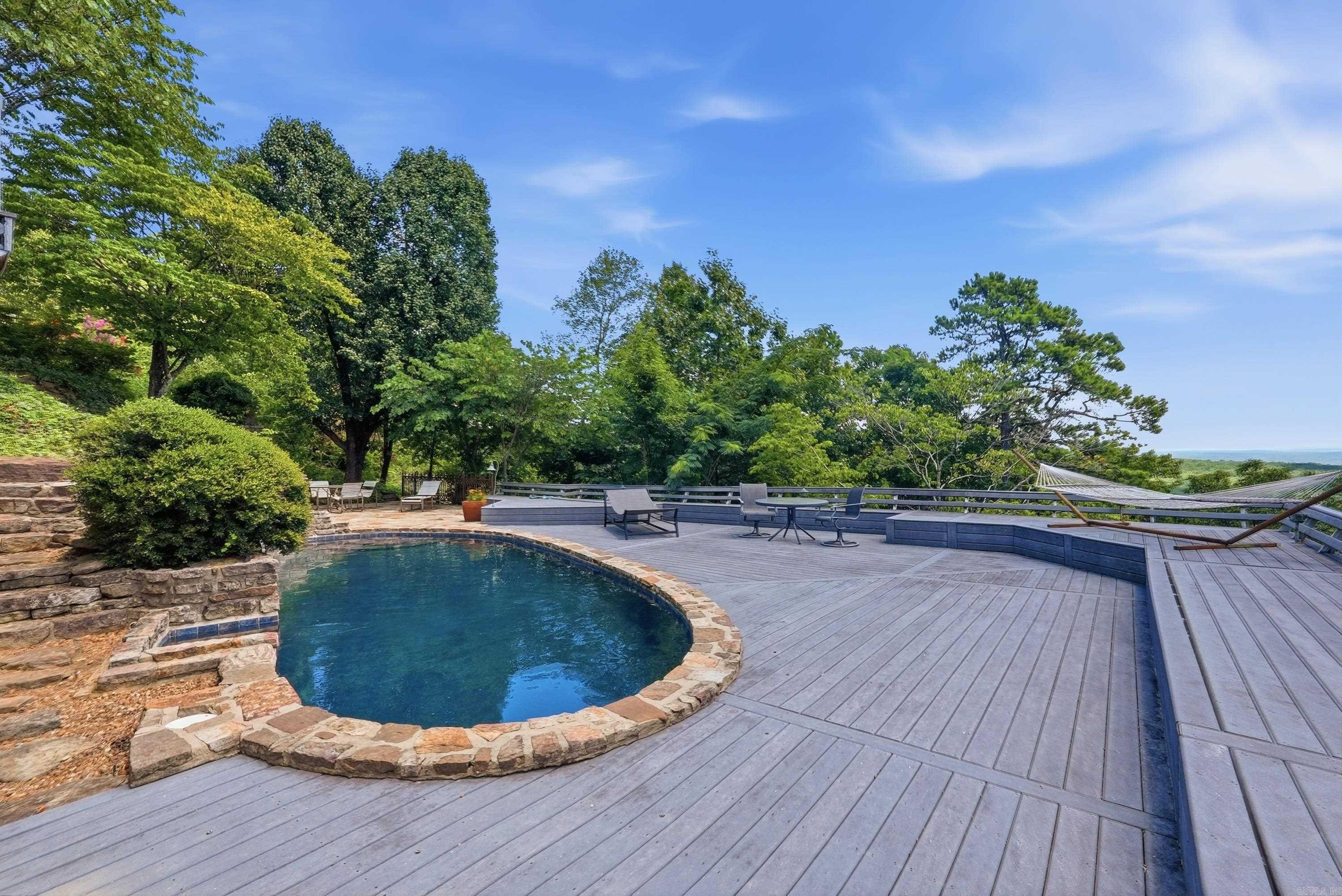 CHELSEA GLADE - Residential