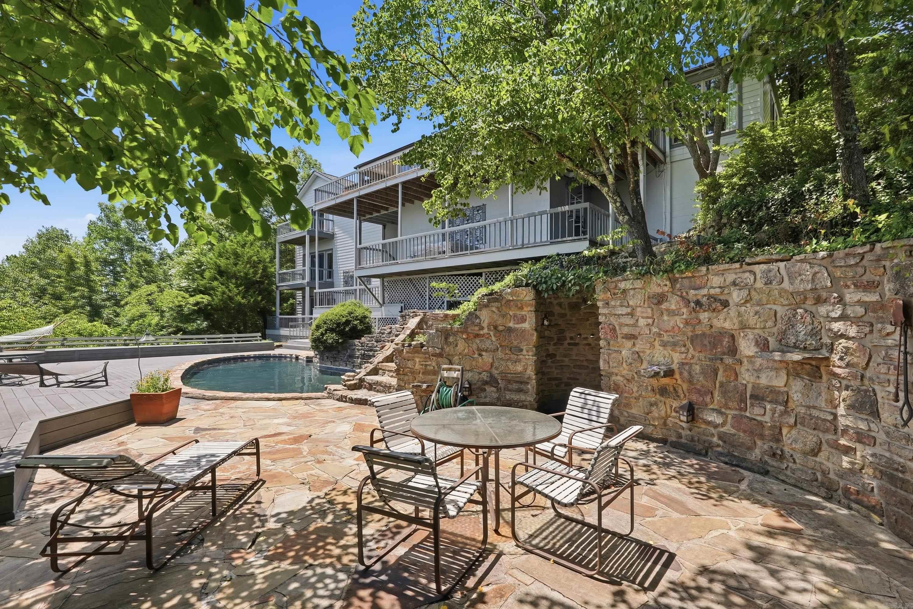 CHELSEA GLADE - Residential