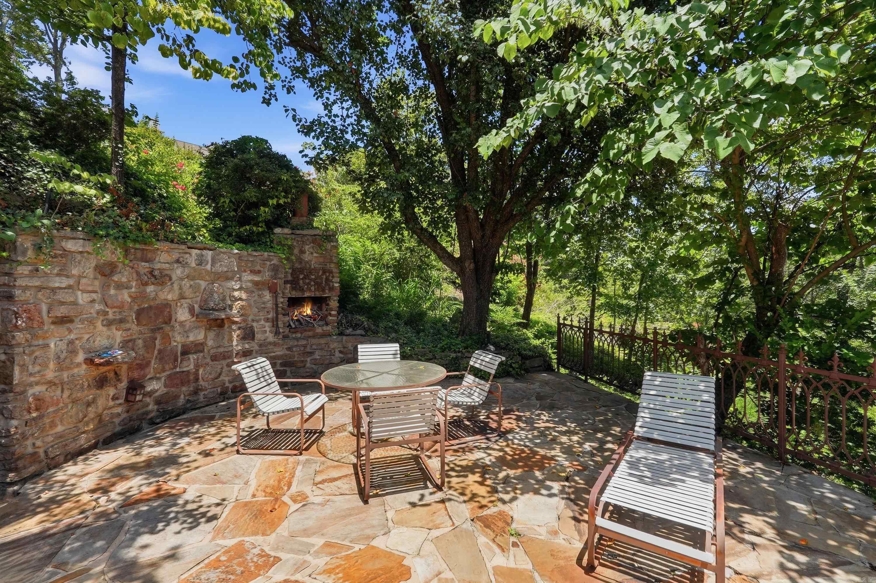 CHELSEA GLADE - Residential