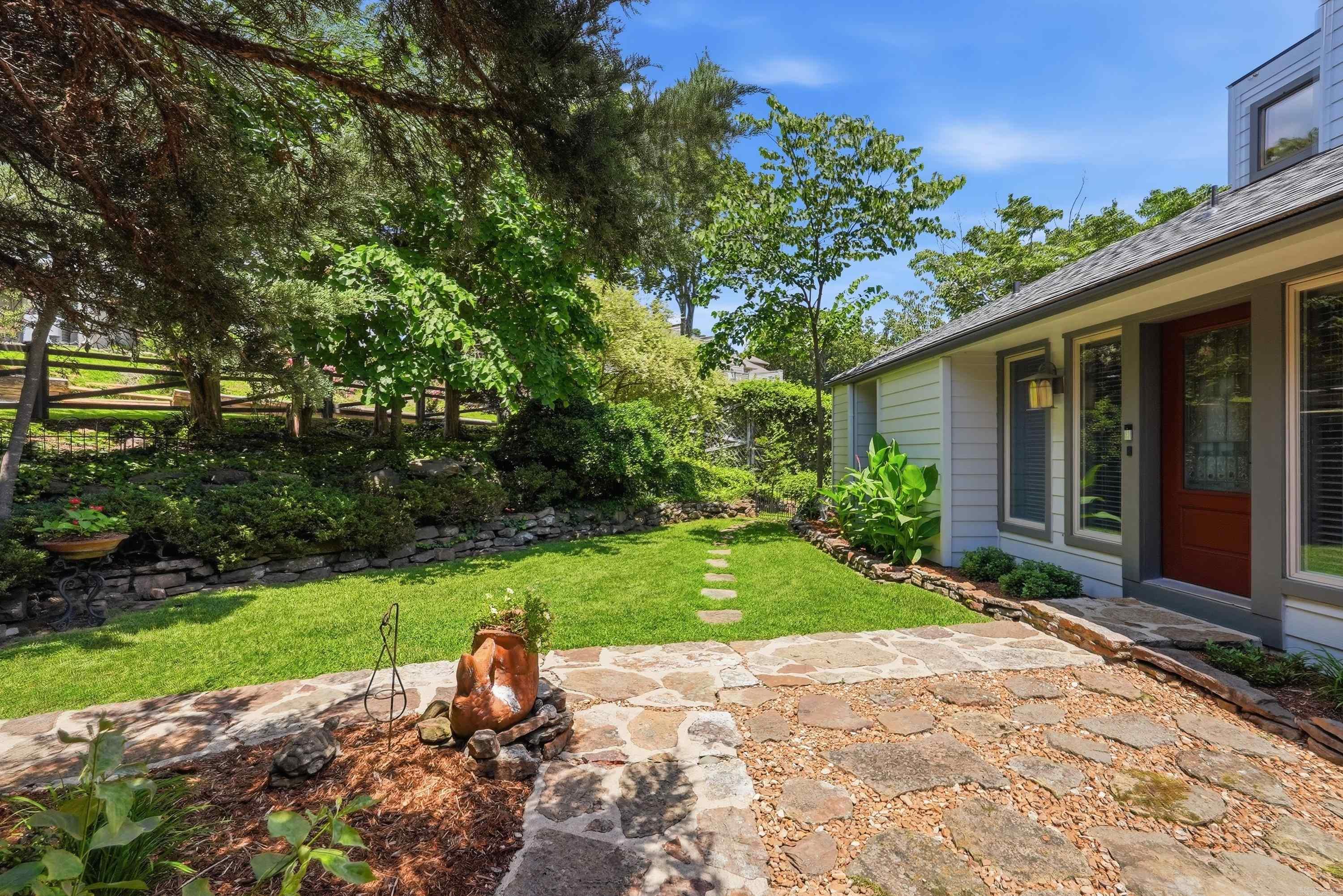 CHELSEA GLADE - Residential