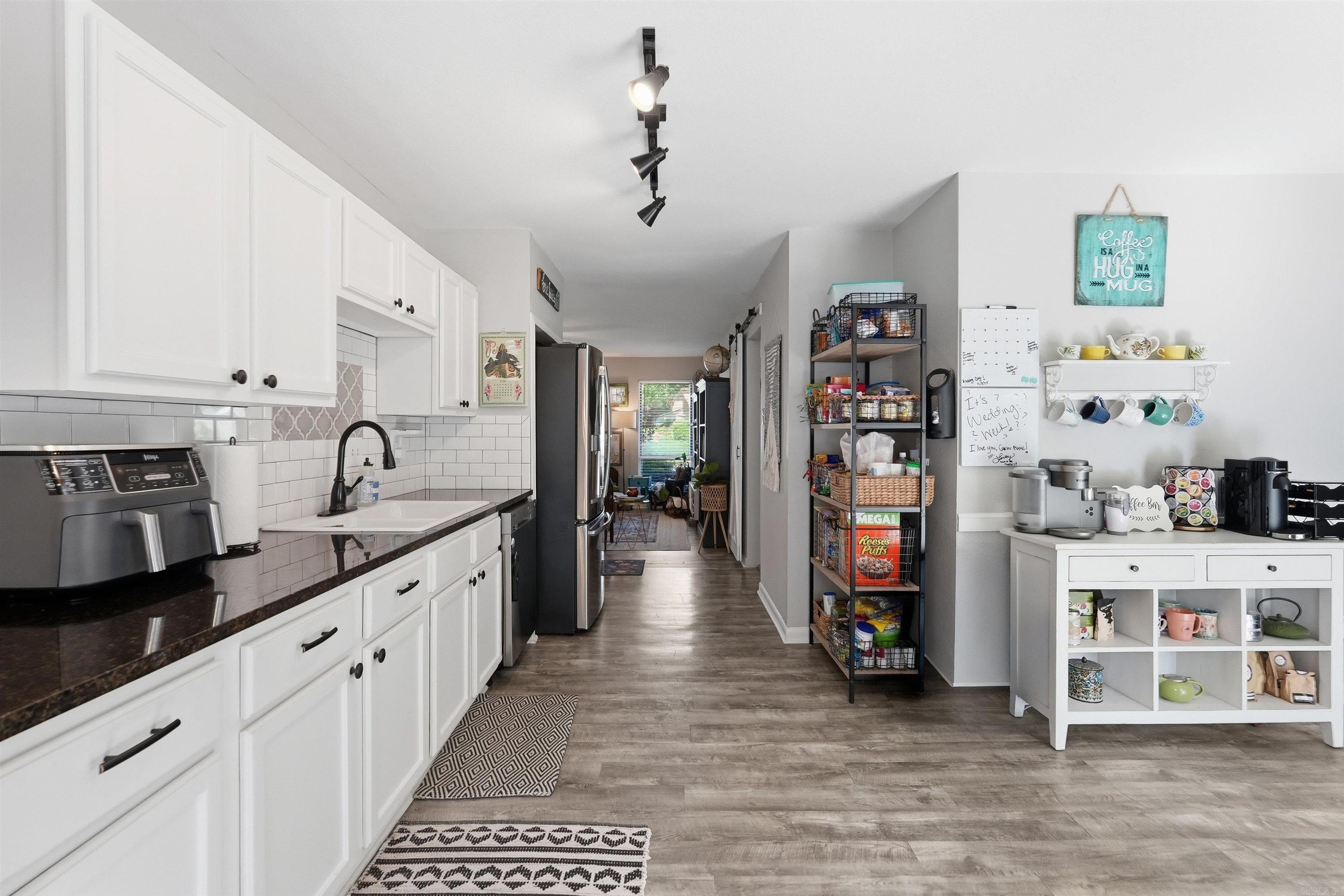 NORTH HILLS MANOR - Residential
