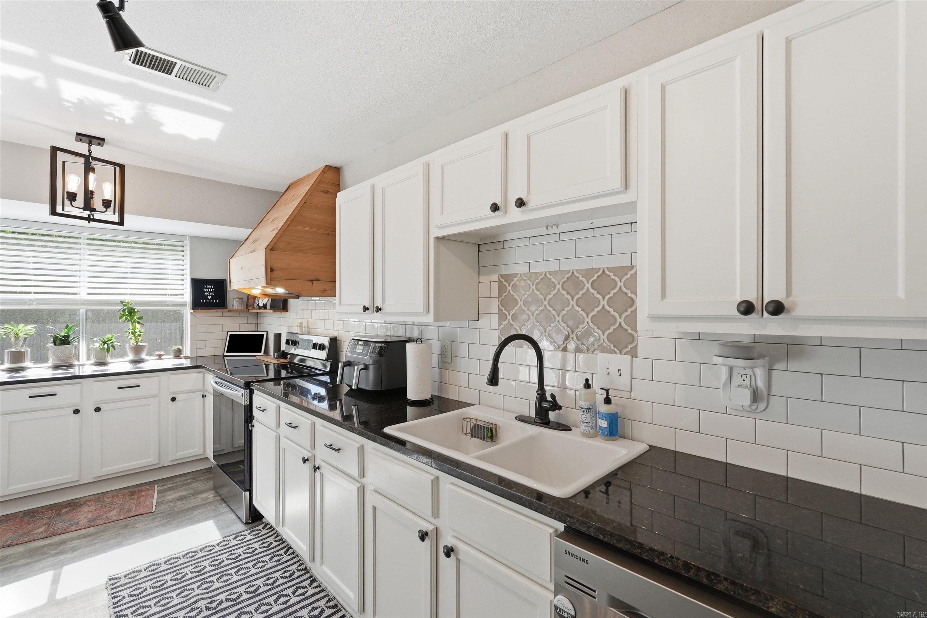 NORTH HILLS MANOR - Residential