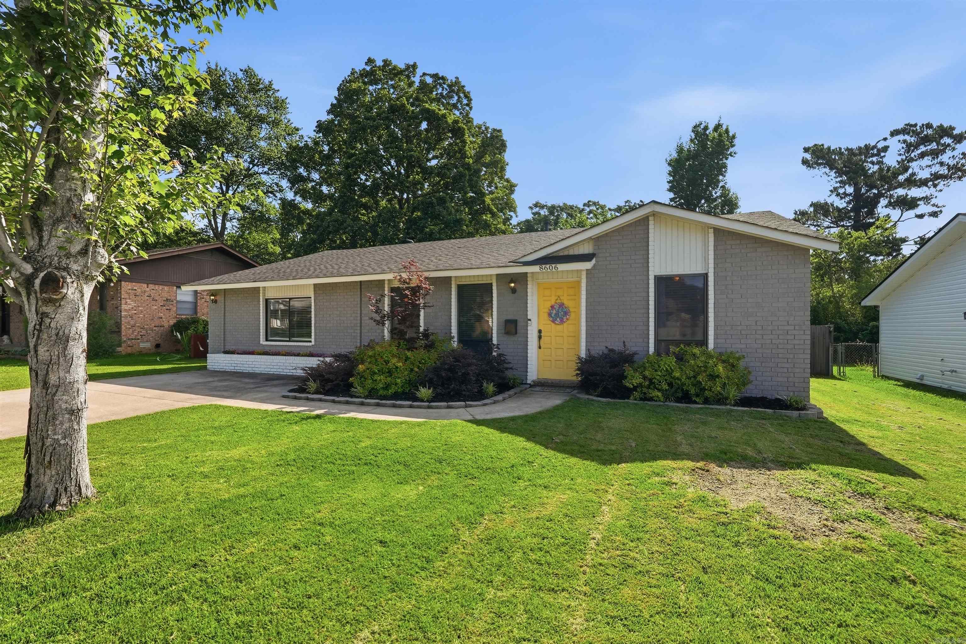 NORTH HILLS MANOR - Residential