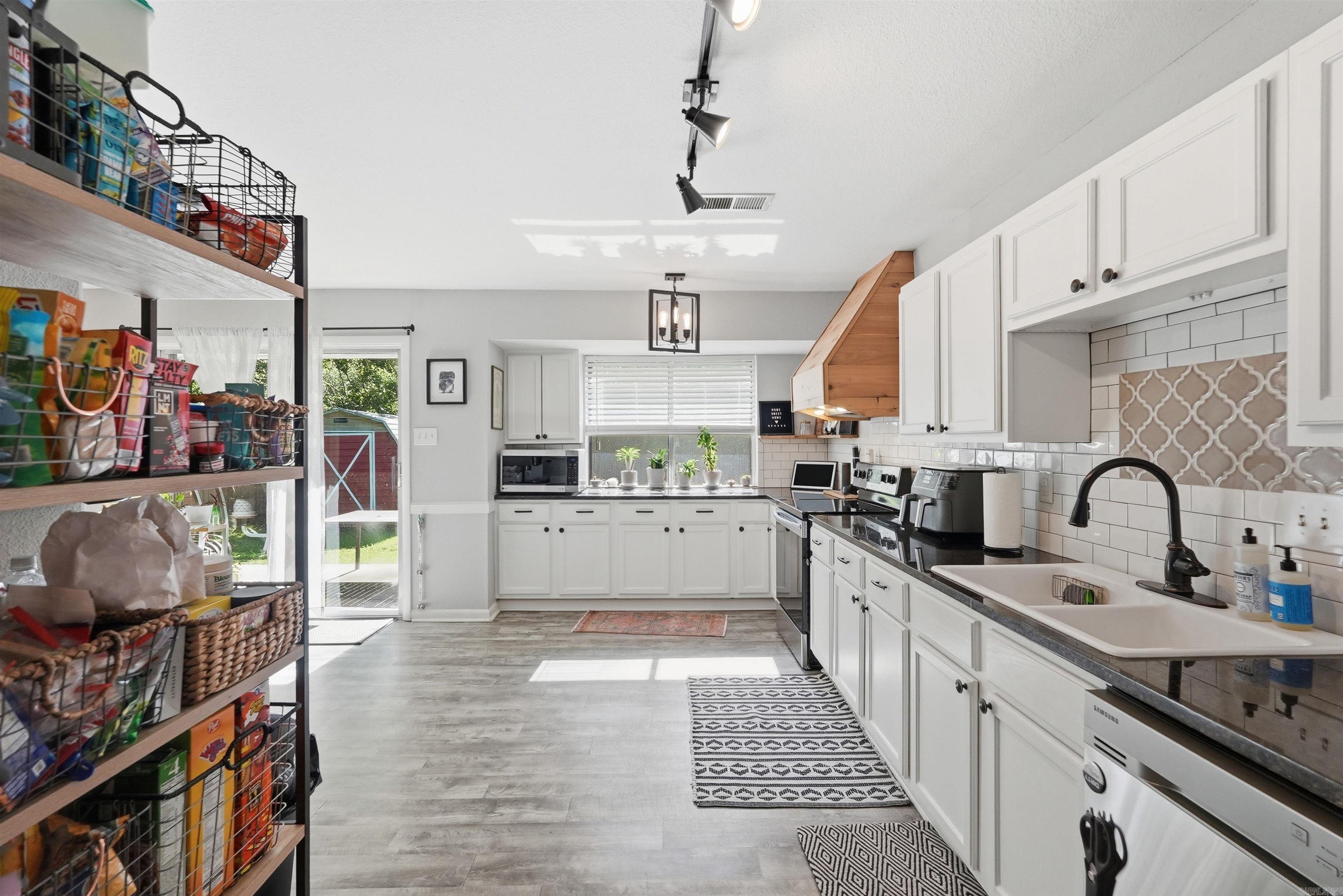 NORTH HILLS MANOR - Residential