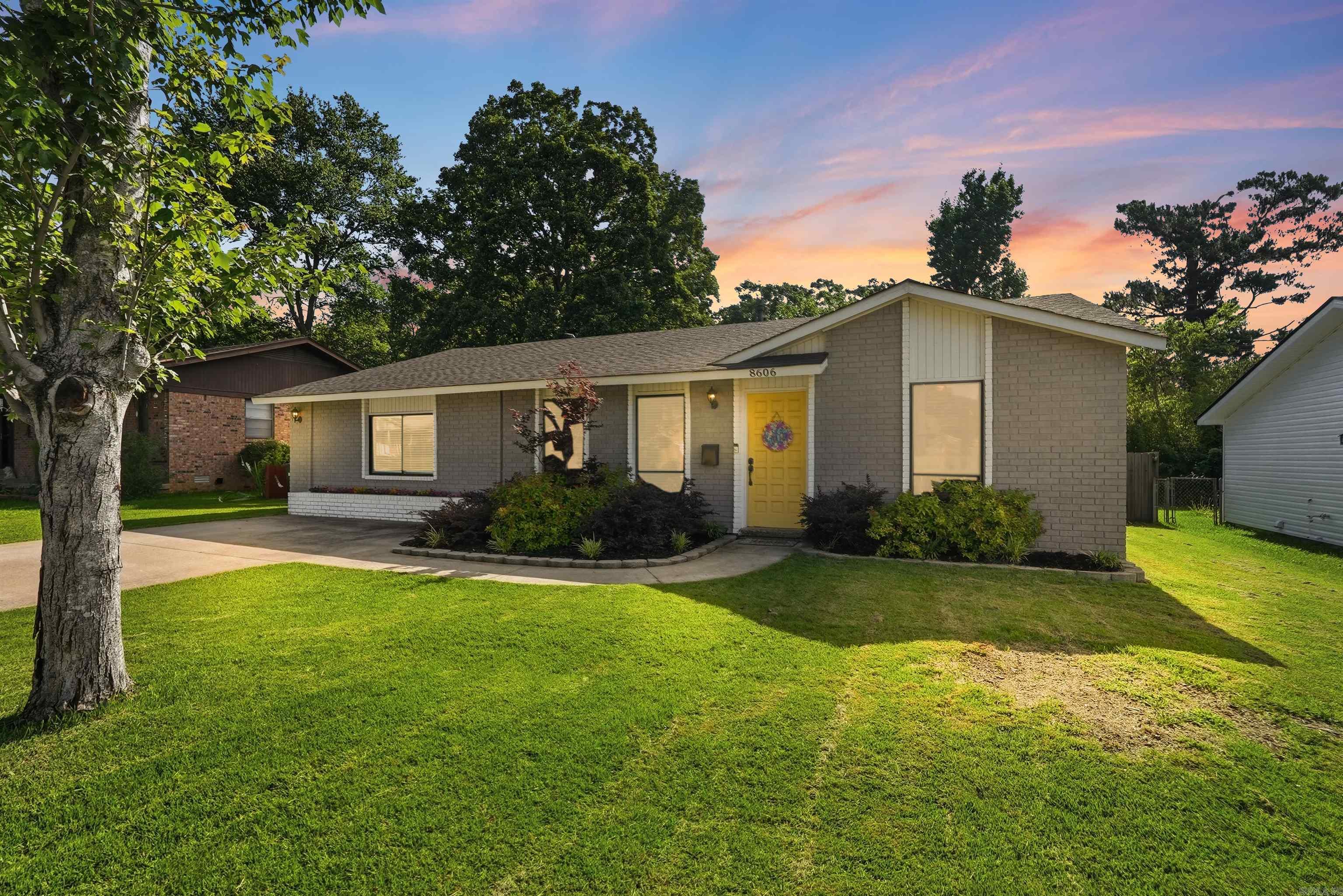NORTH HILLS MANOR - Residential