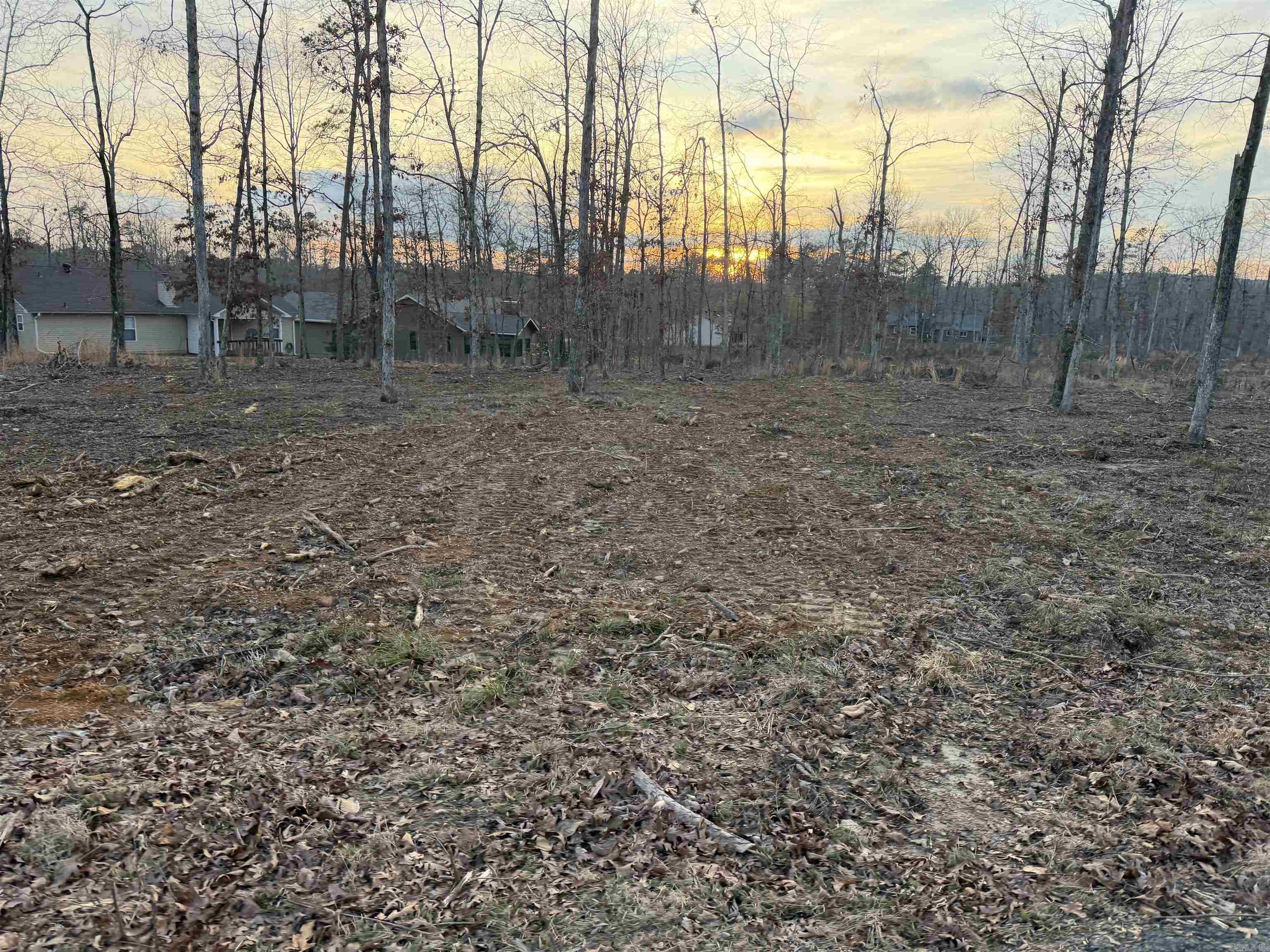 Level, cleared and ready for your dream home in Hot Springs Village. Located near the Glazy Peau Gate.  Hot Springs Village residents enjoy 11 lakes, 9 golf courses, miles of trails, and a vibrant social environment—all surrounded by the stunning Ouachita Mountains. Call for your showing today!