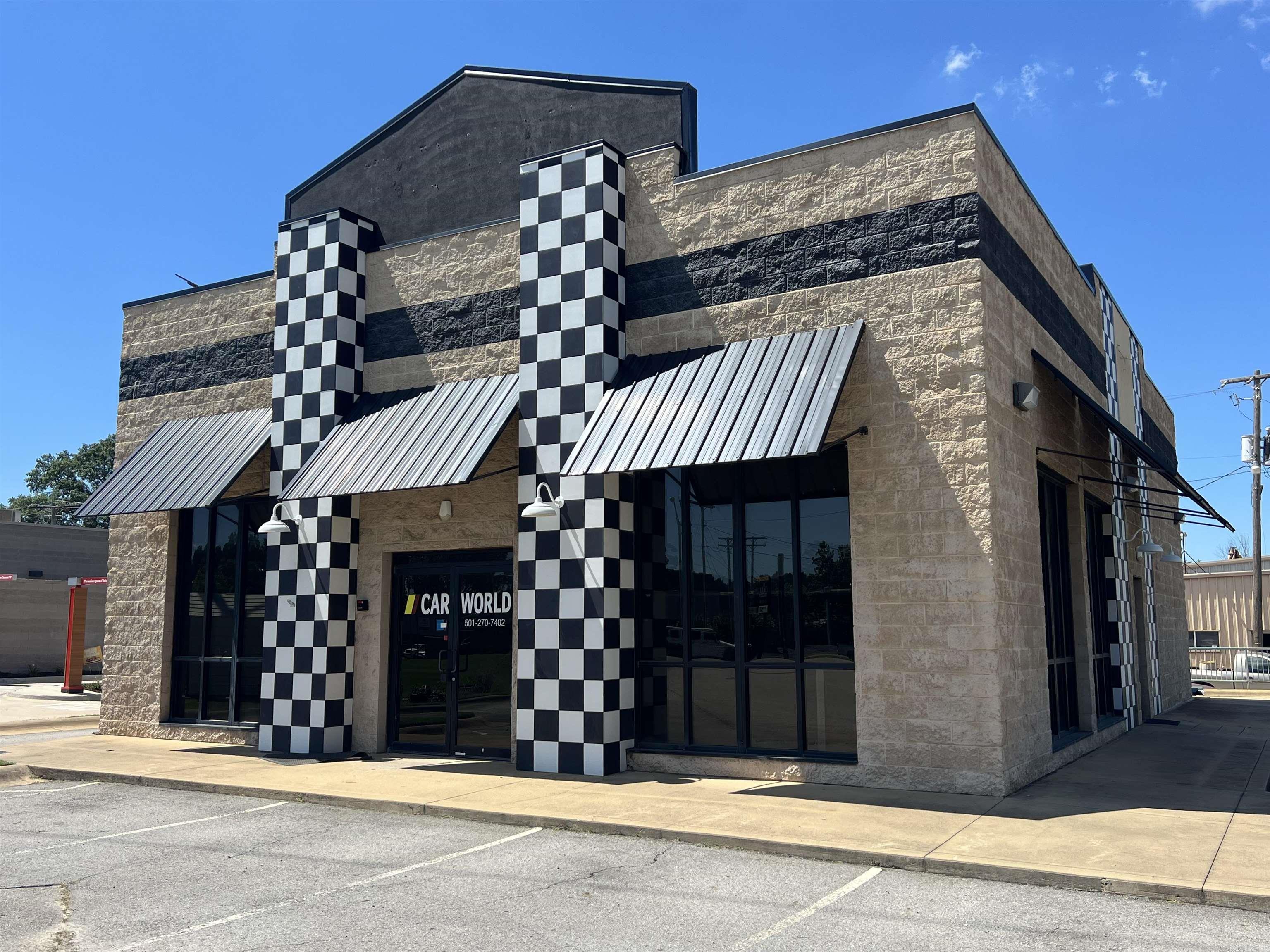 Built in 2015 as a 50's-themed hamburger restaurant, this 2,232 sq ft building is ready to serve Searcy and the surrounding area as the location for another popular restaurant. Facing Beebe-Capps Expressway near Main Street, the location has fantastic visibility and accessibility, and boasts of having among the highest daily traffic count in all of Searcy. One can buy the building, or lease it for $3,500 per month. Already equipped with a kitchen area, large dining room, custom roll-up window screens, a complete drive-through, 24 parking spaces, and men's and women's bathrooms, the building will only need minor cosmetic work and color-branding for the next restaurant.