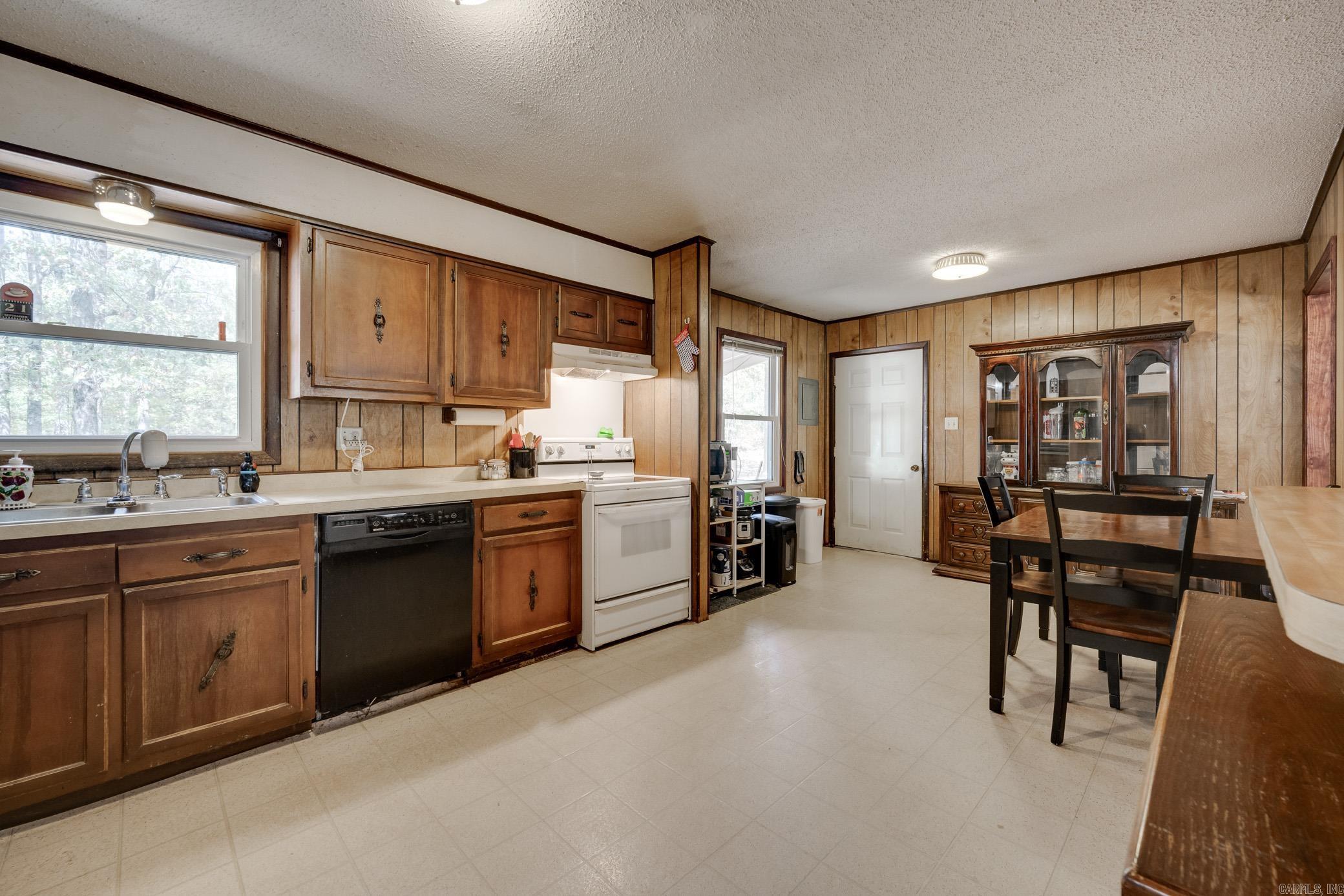 HAPPY VALLEY - Residential