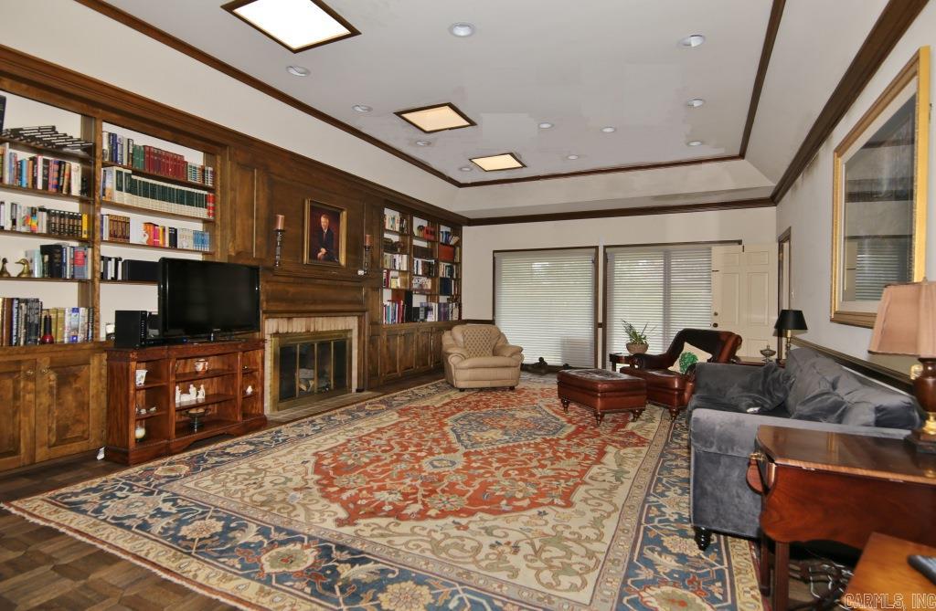 COUNTRY CLUB HGTS - Residential