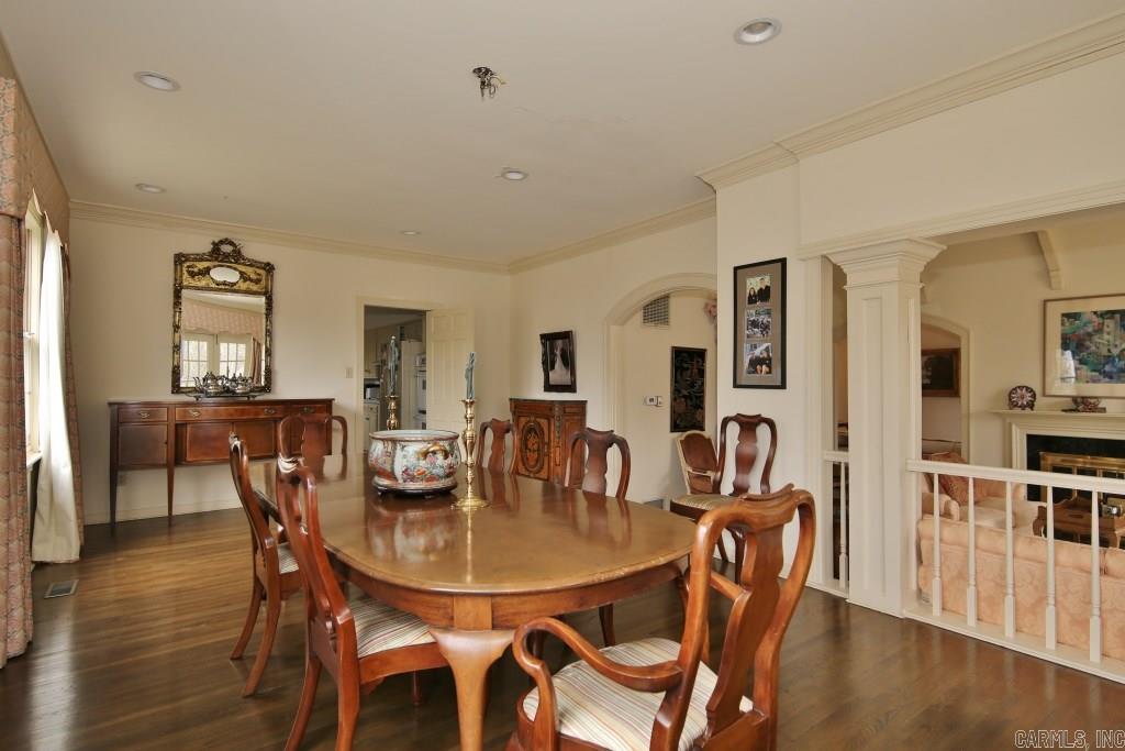 COUNTRY CLUB HGTS - Residential