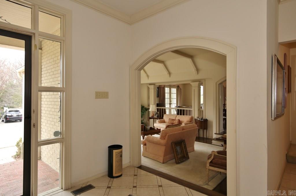 COUNTRY CLUB HGTS - Residential
