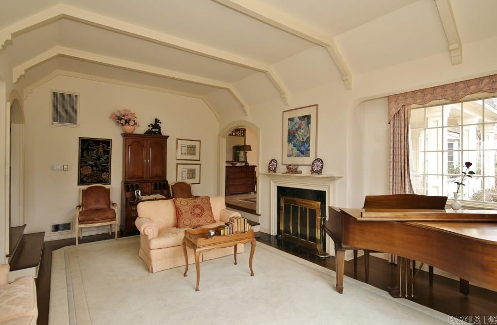COUNTRY CLUB HGTS - Residential