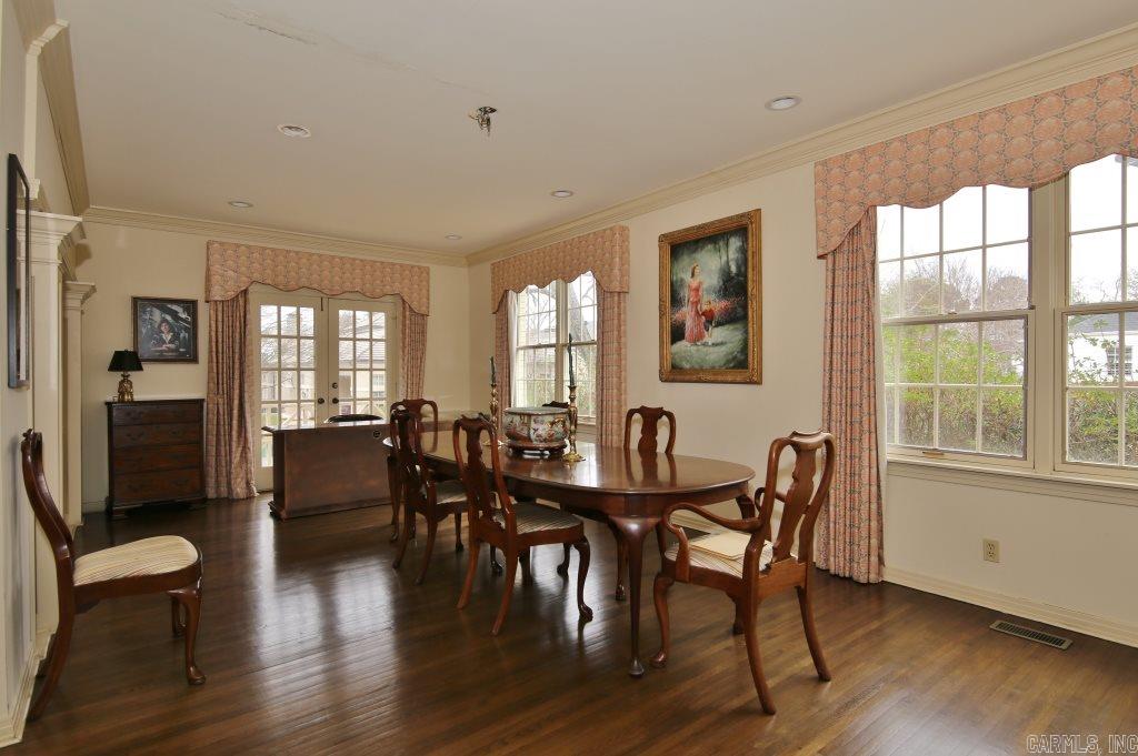 COUNTRY CLUB HGTS - Residential