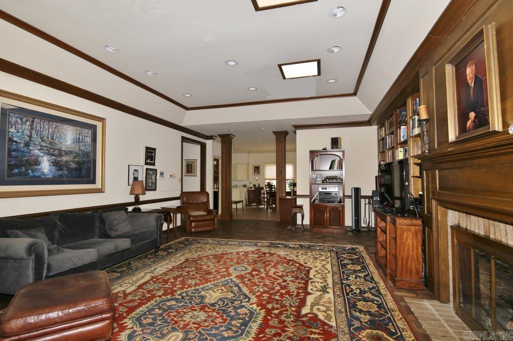 COUNTRY CLUB HGTS - Residential