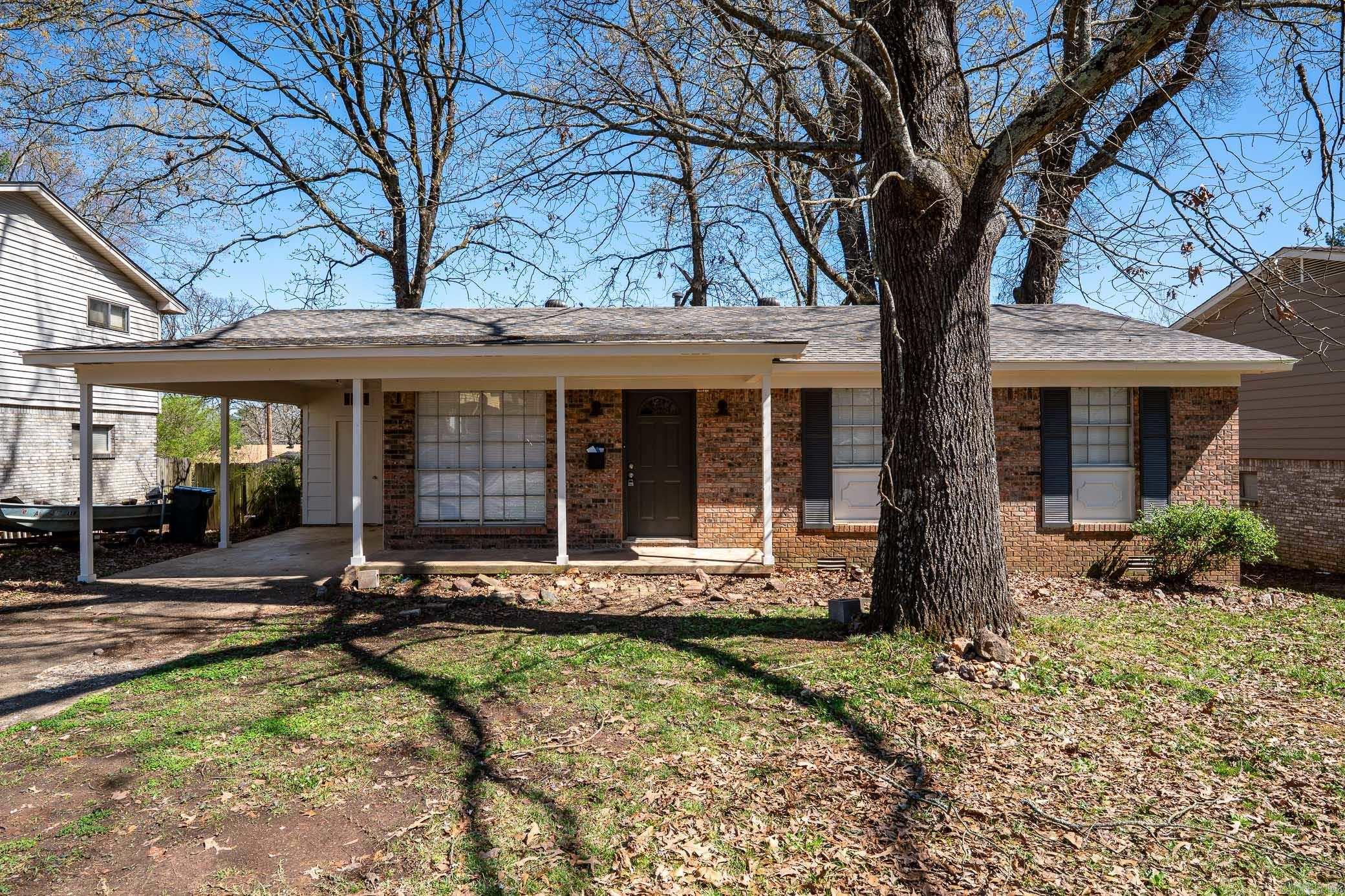 FANTASTIC 3 BED 1.5 BATH. THIS HOME FEATURES FRESH PAINT, NEW LVT, NEW ROOF, NEW STAINLESS APPLIANCES, AND MUCH MORE. SUPER CLEAN AND MOVE IN READY